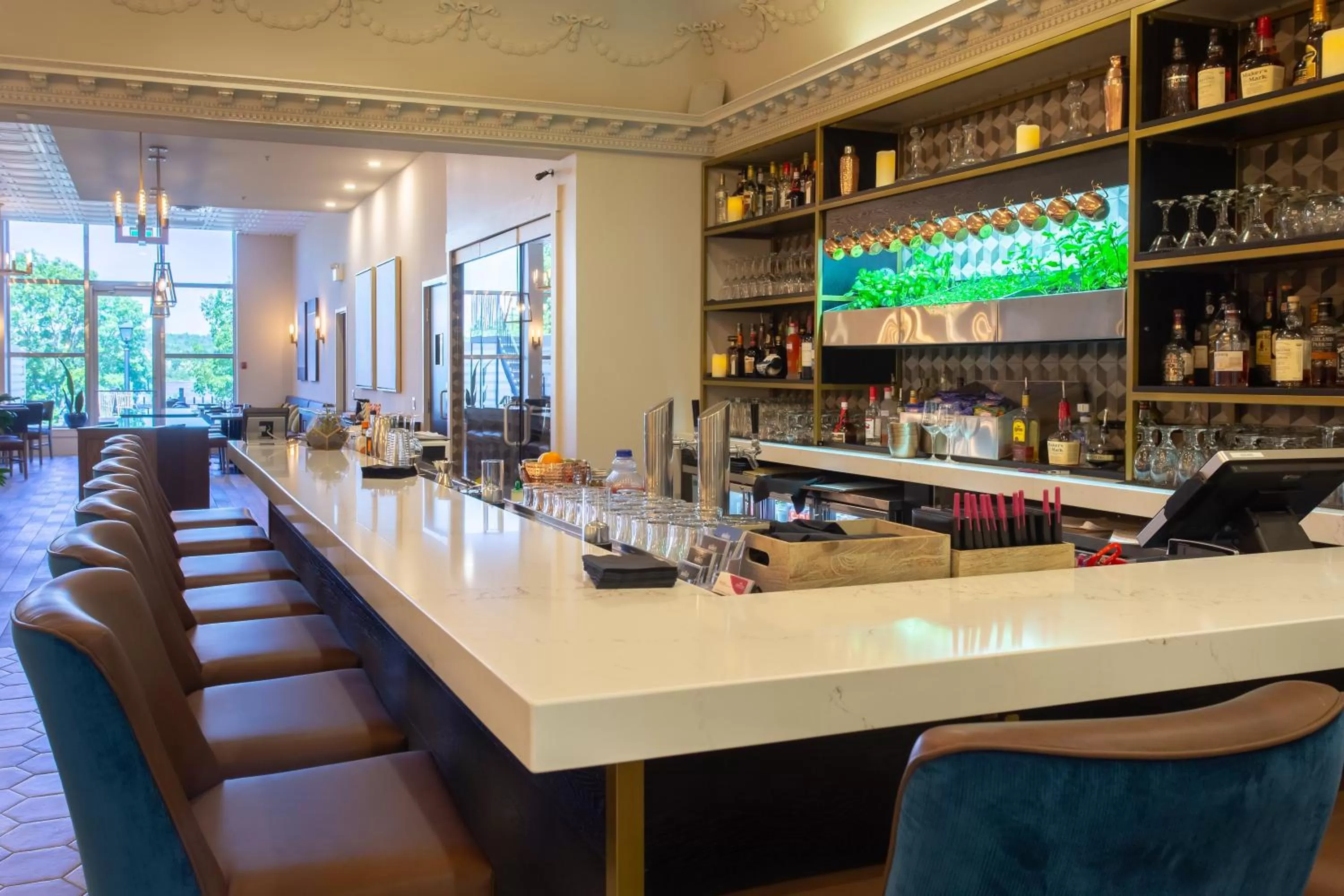 Lounge or bar in Crowne Plaza Fredericton Lord Beaverbrook by IHG