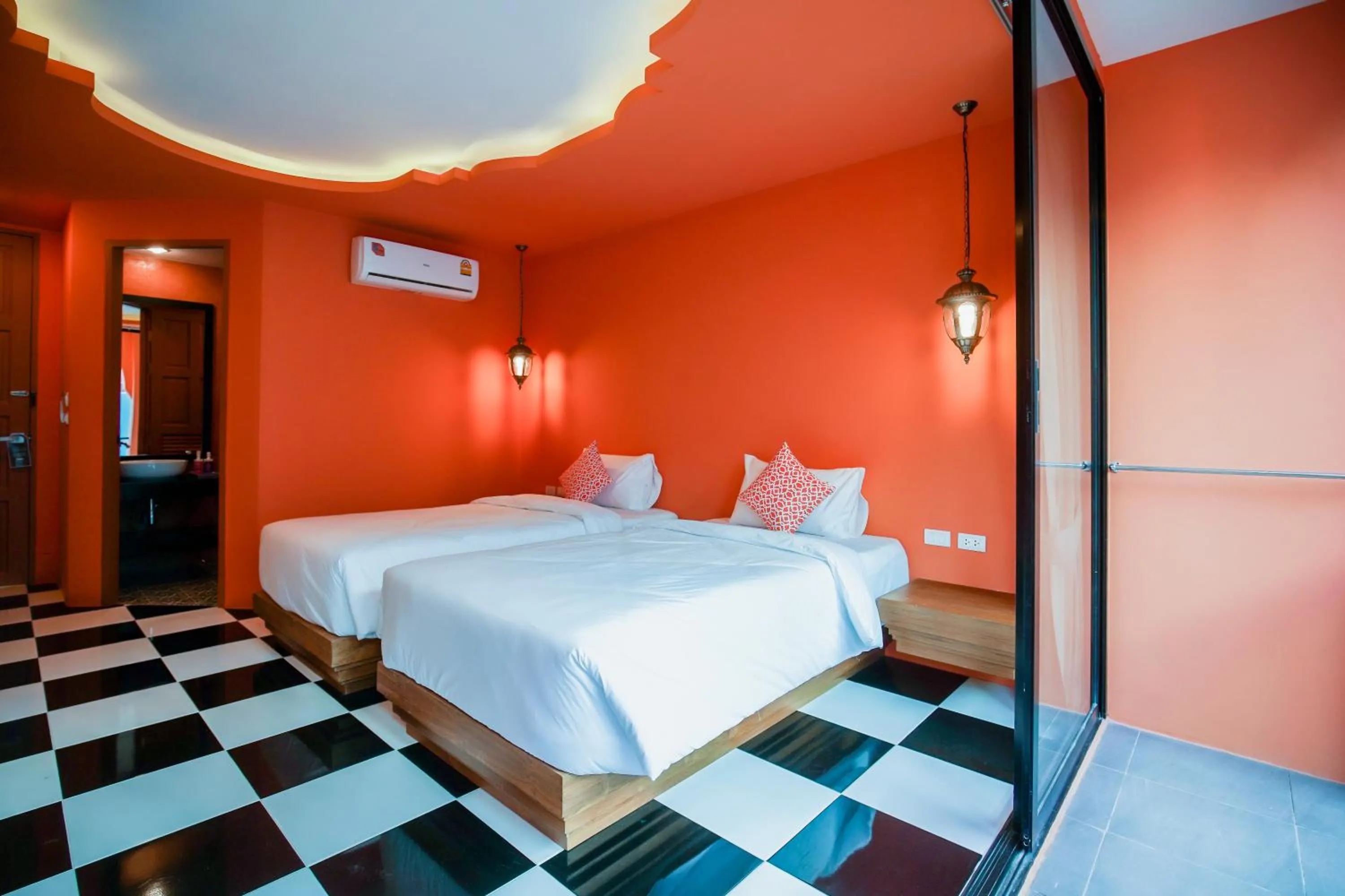 Photo of the whole room, Bed in Khaleej Mass Hotel Patong