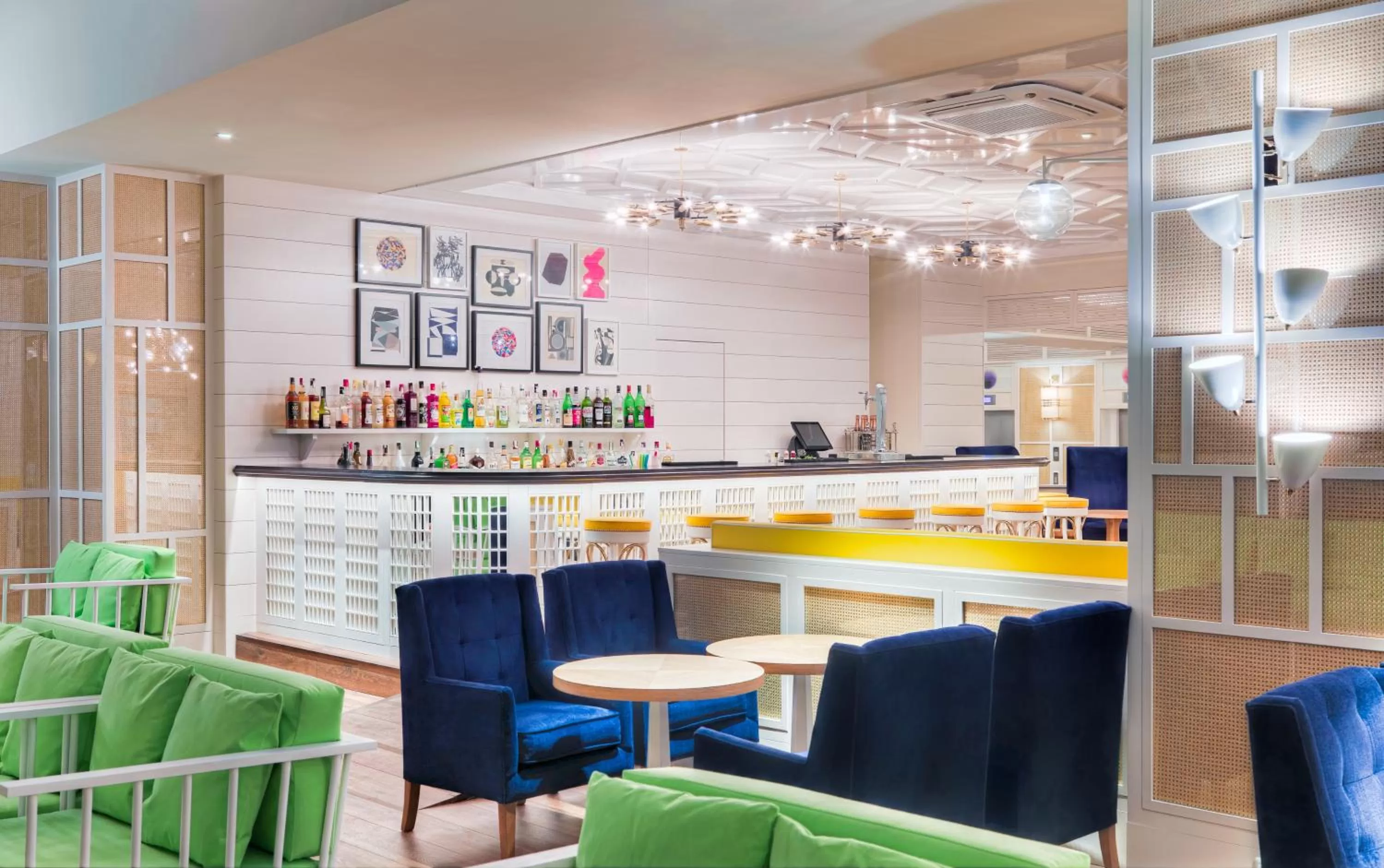 Lounge or bar in H10 Las Palmeras