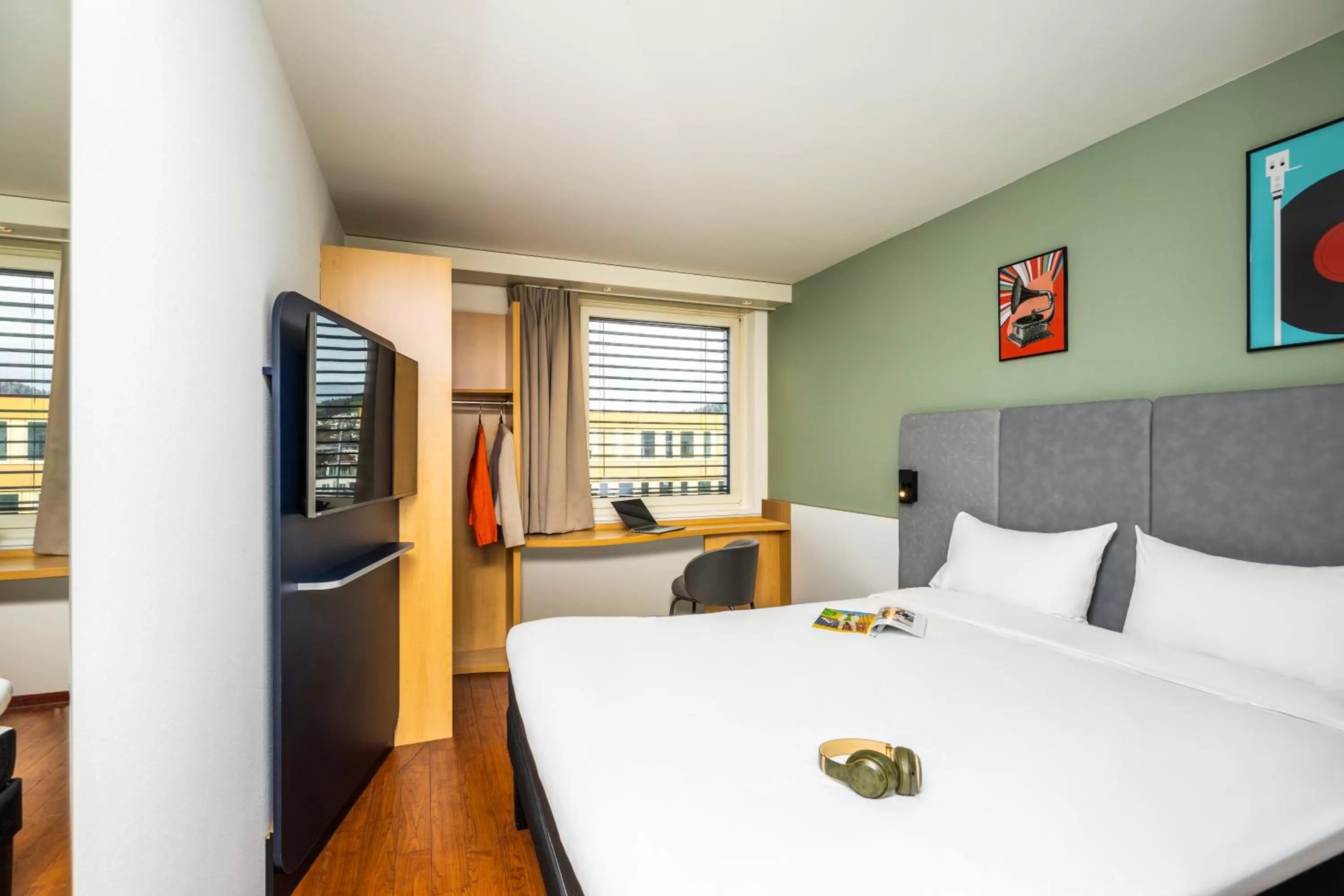 Bedroom, Bed in ibis Baar Zug