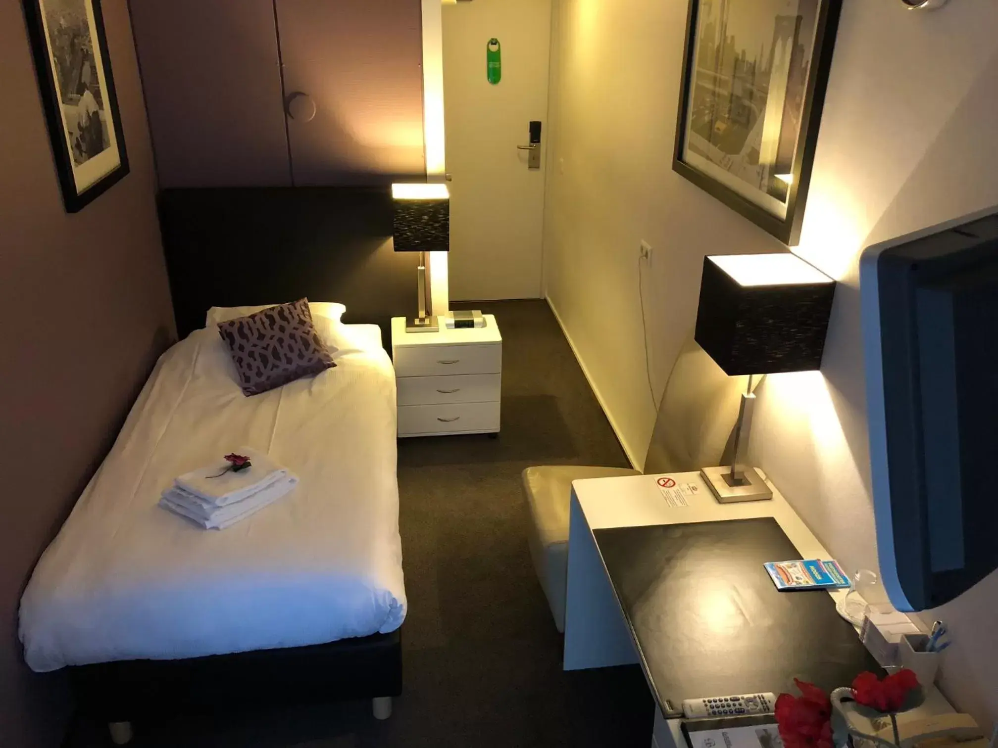 Standard Single Room in Hotel de Keizerskroon Hoorn Standard Single Room in Hotel de Keizerskroon Hoorn