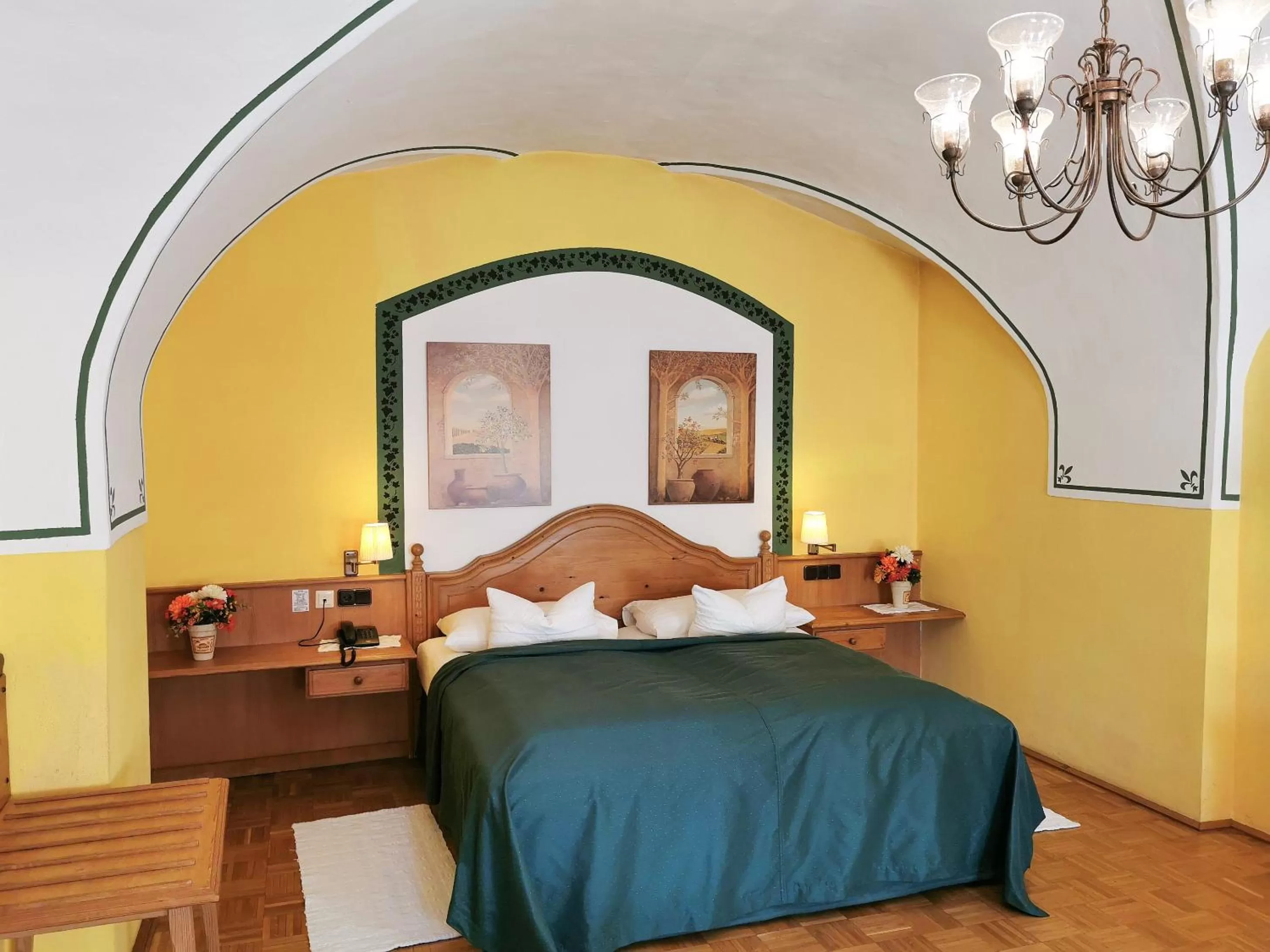 Photo of the whole room, Bed in Hotel-Residenz Schrannenhof