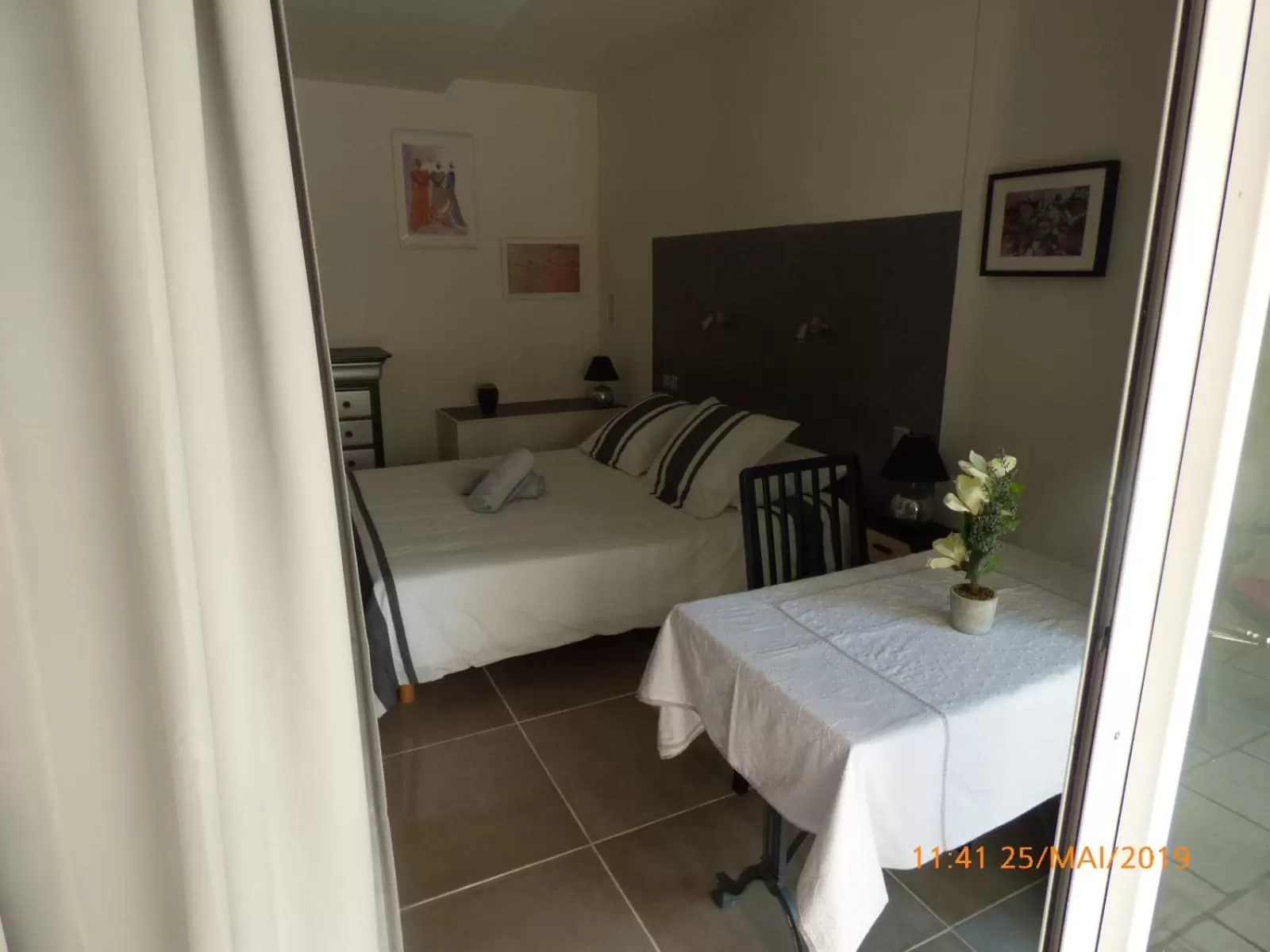 Photo of the whole room, Bed in MAS MAURANE-Chambre d'hôte avec SPA privé aux portes d'ARLES