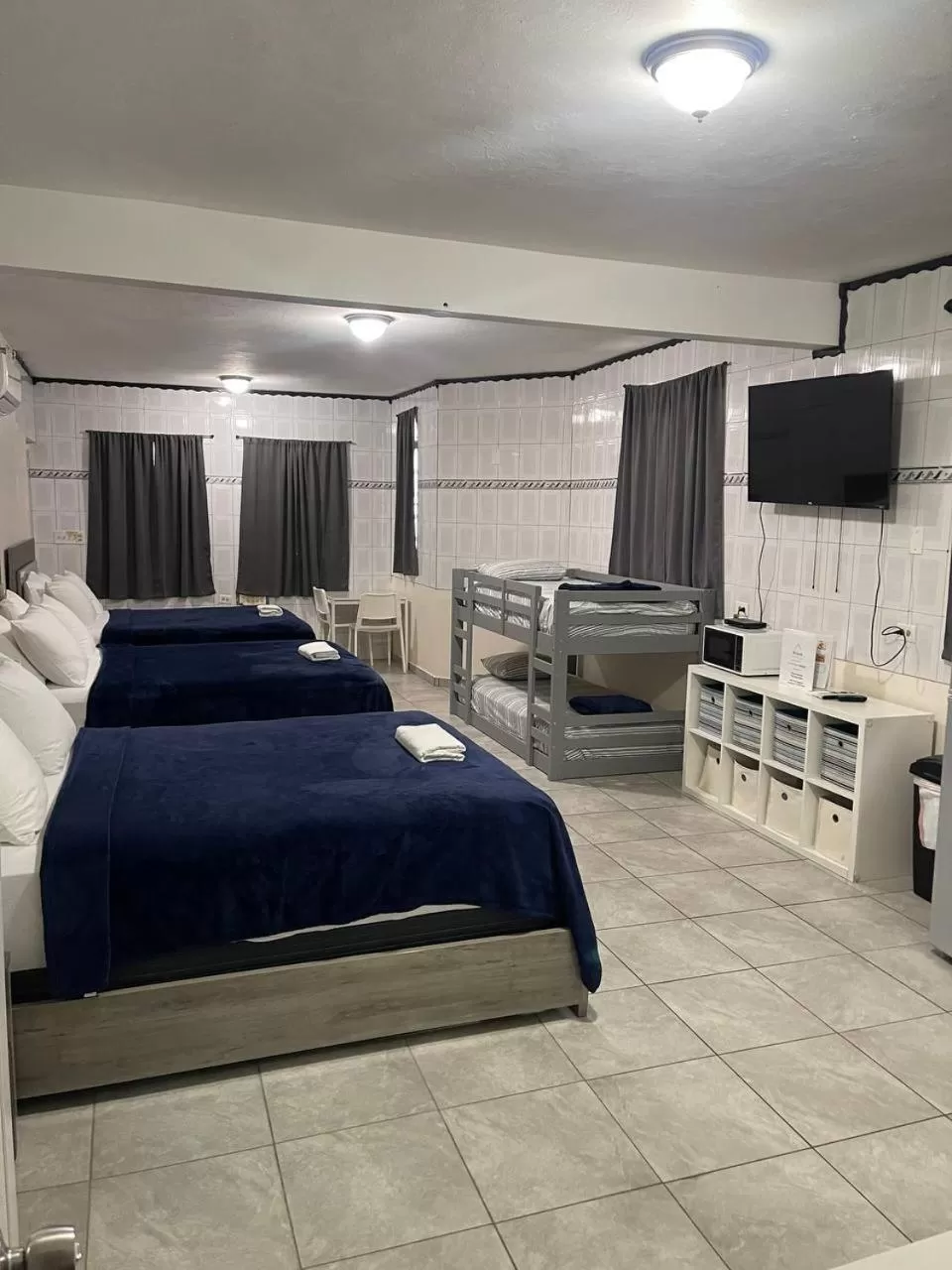 Photo of the whole room, Bed in The Village Inn