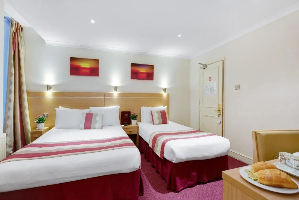 Bed in Queens Park Hotel