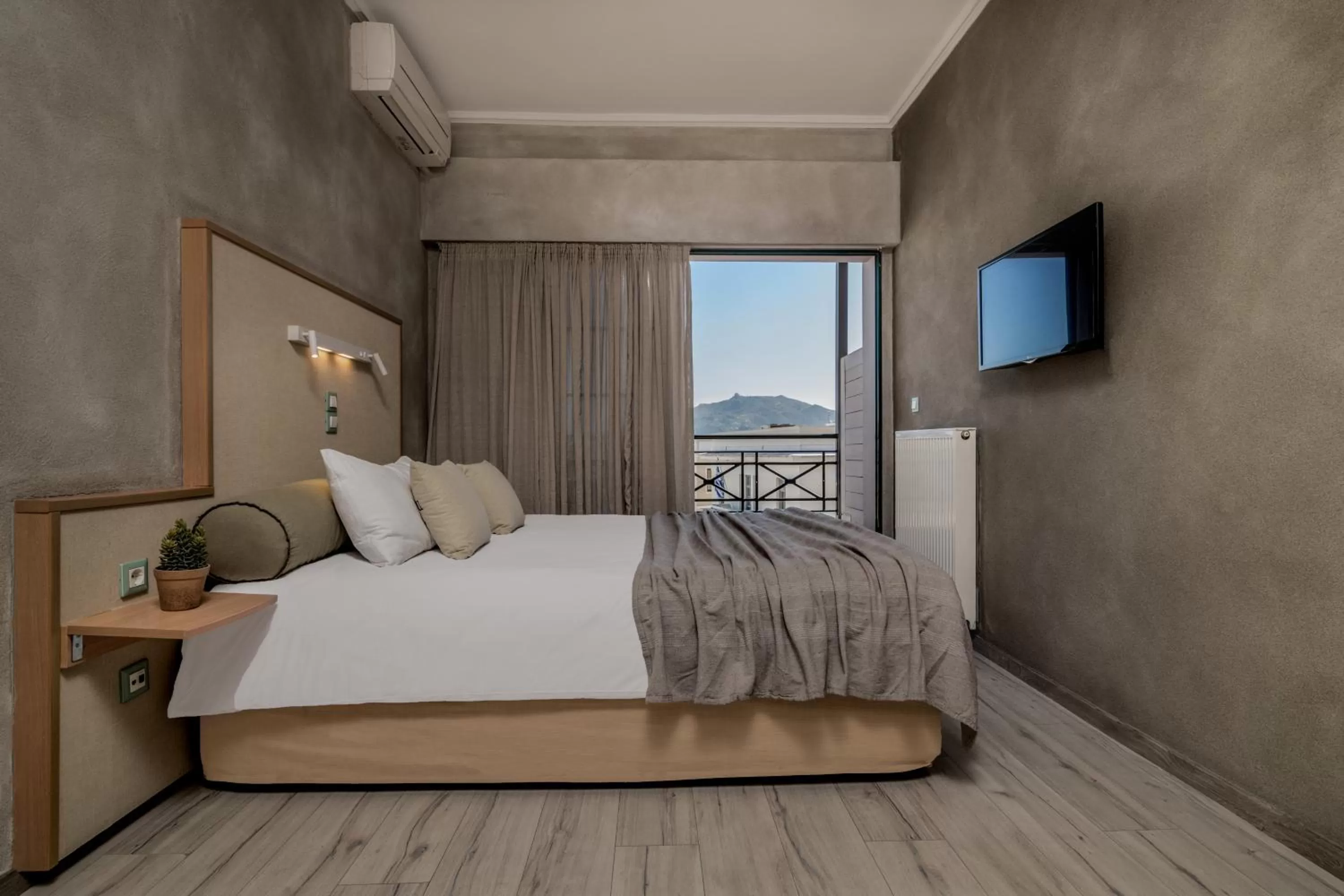 Bed in Phoenix Hotel