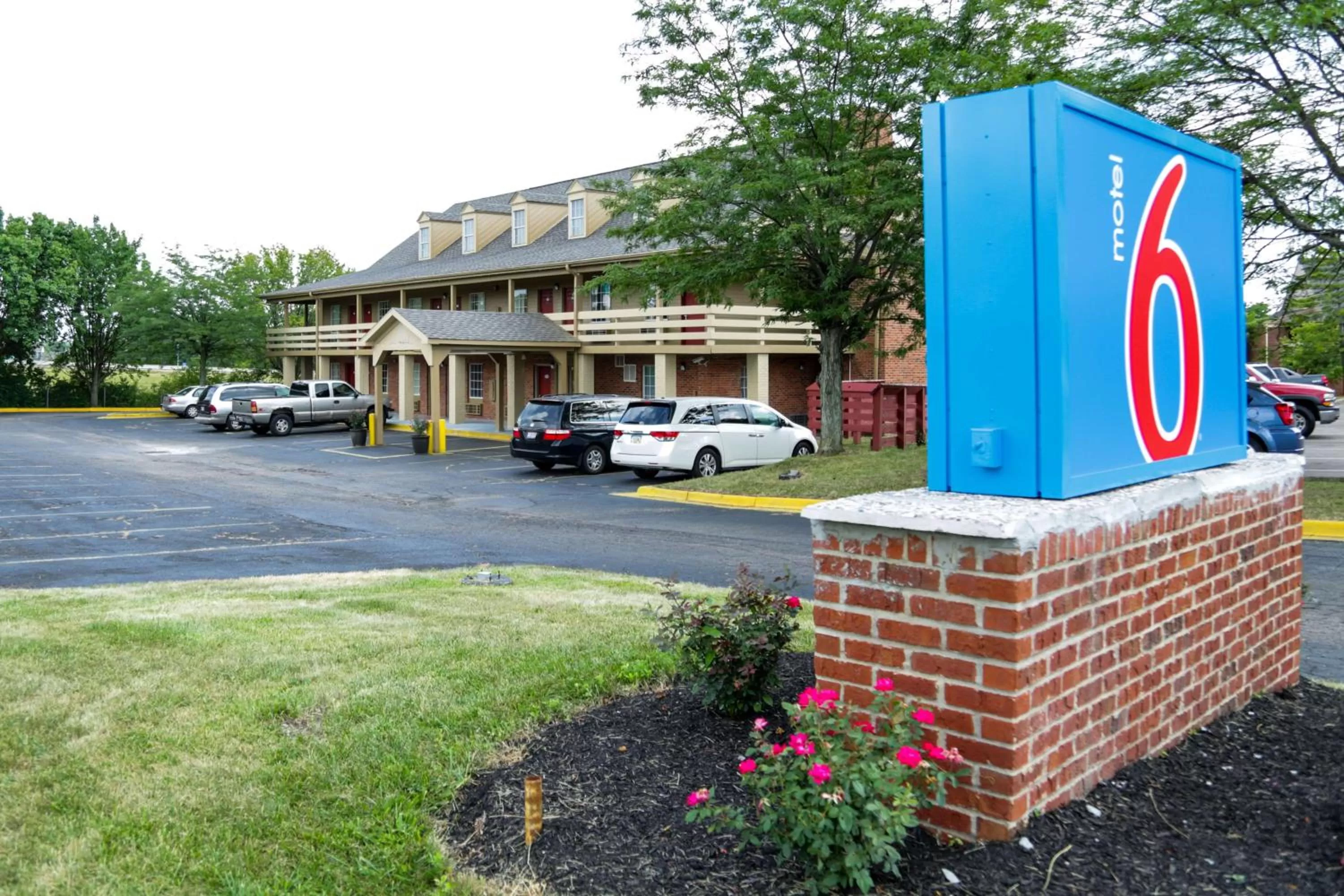 Property building in Motel 6-Dayton, OH