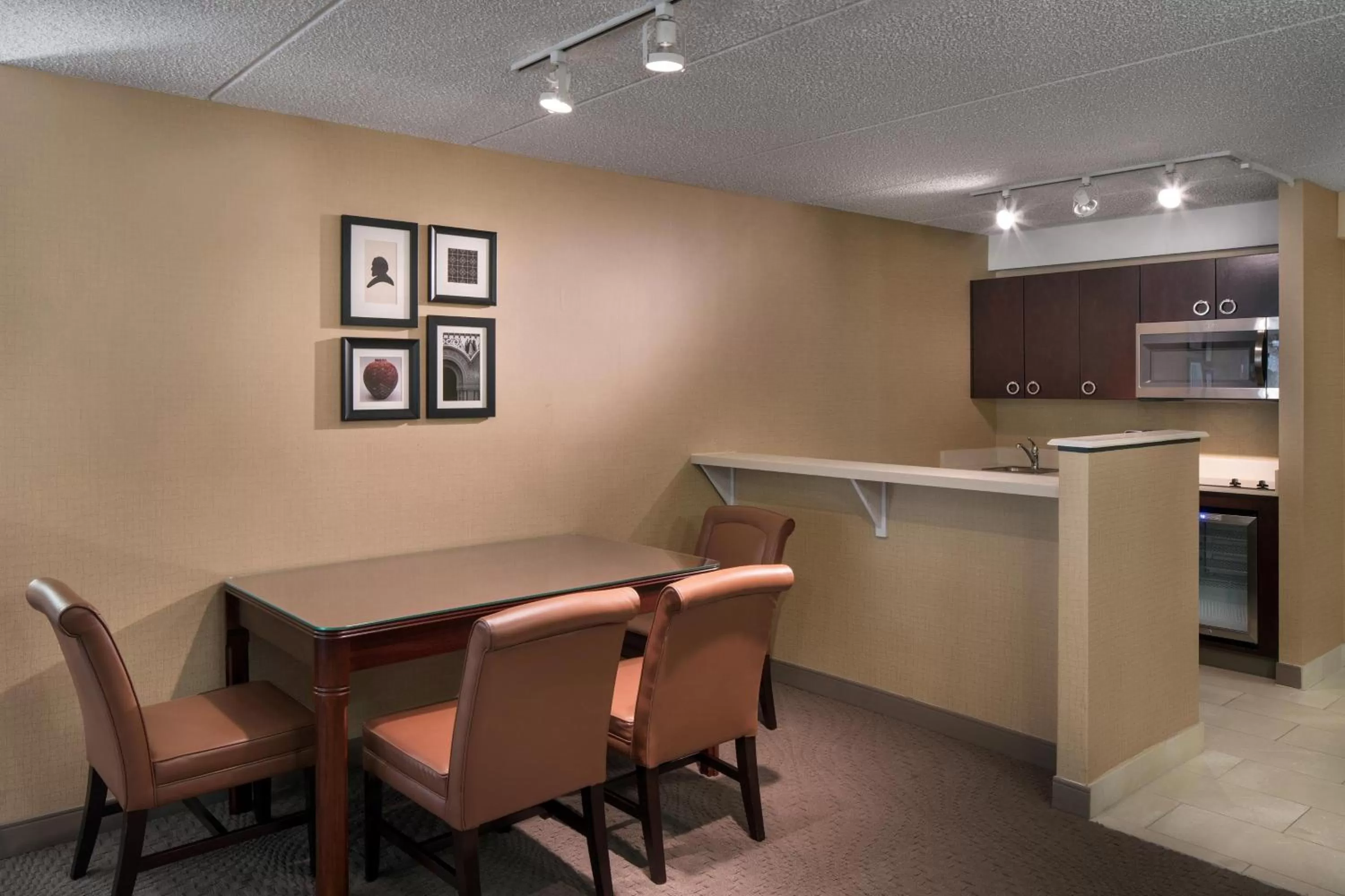 Photo of the whole room in Sheraton Palo Alto Hotel