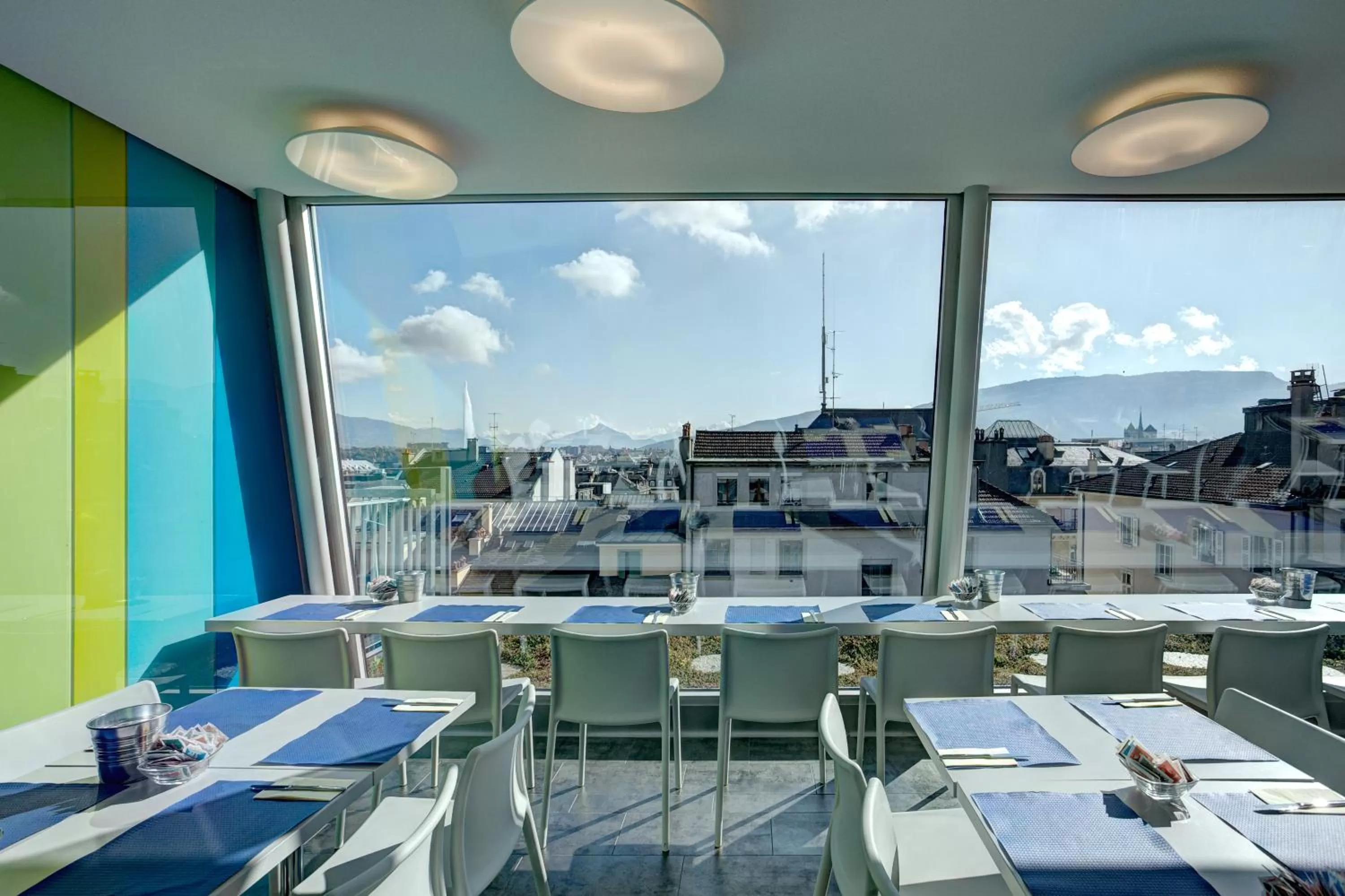 Restaurant/places to eat in Hotel Cristal Design