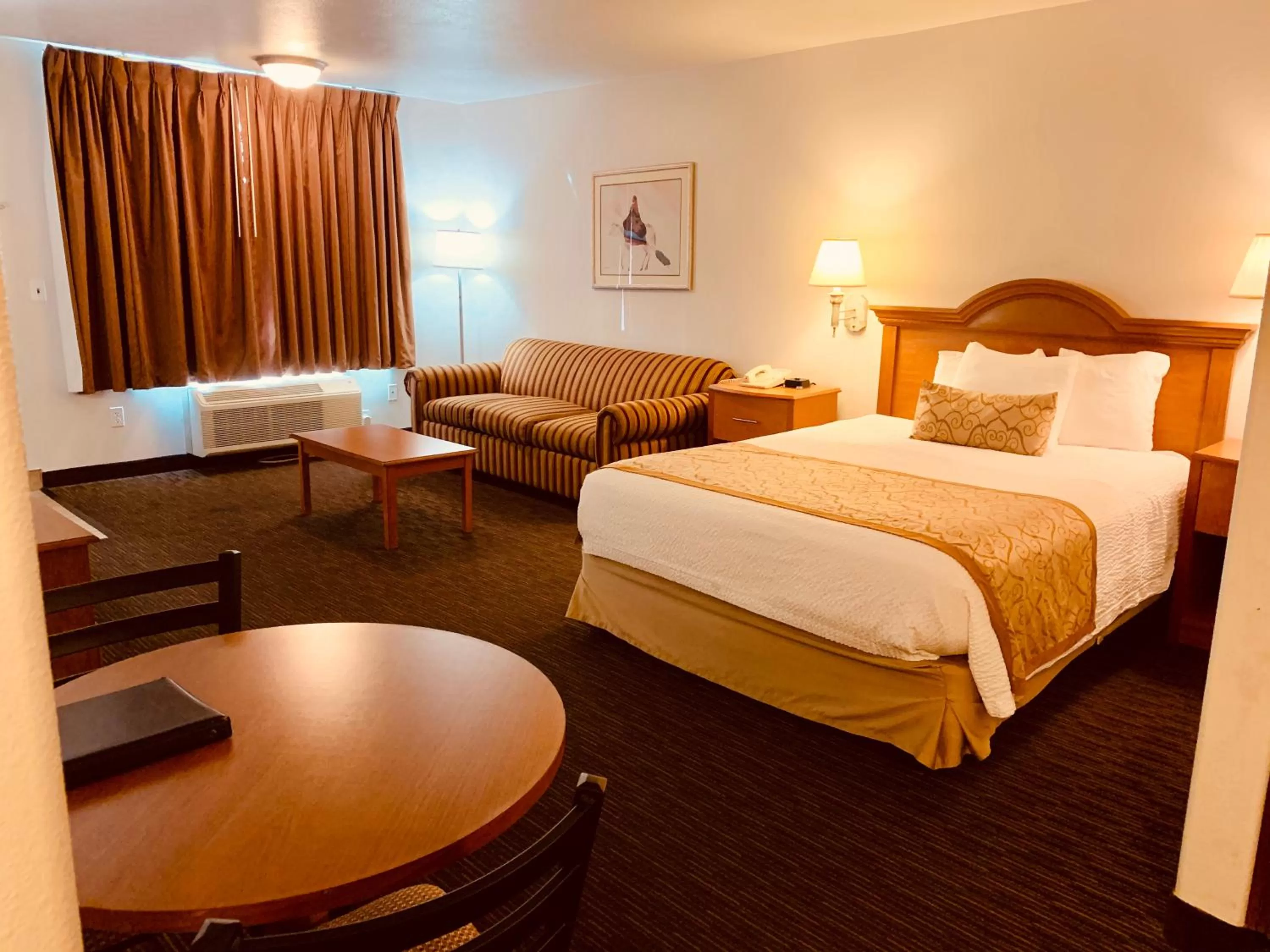 Living room, Bed in St. George Inn and Suites