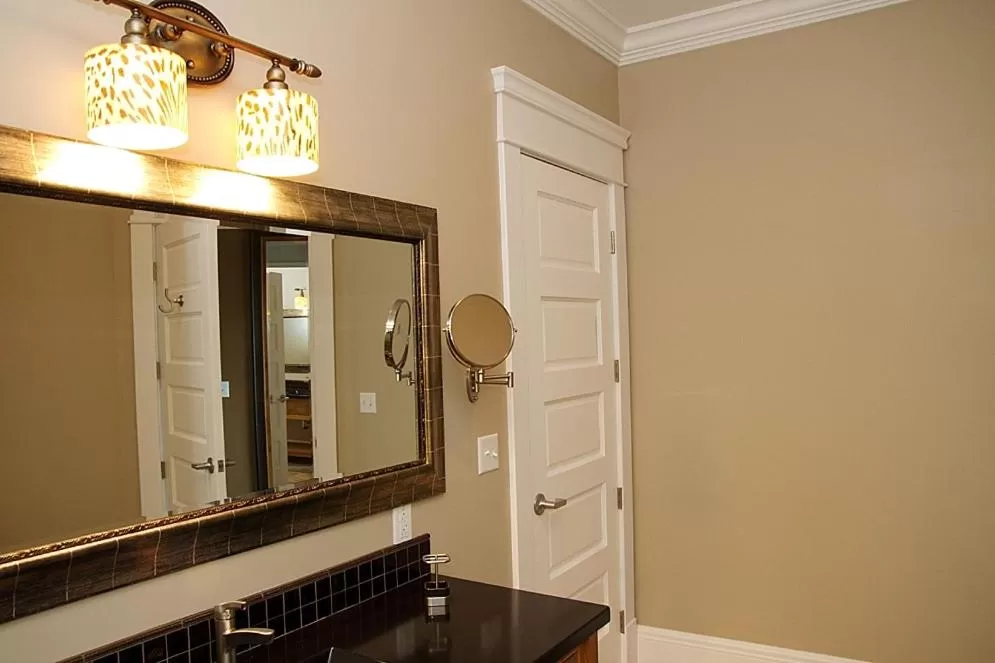 Bathroom in Wishmaker House B&b