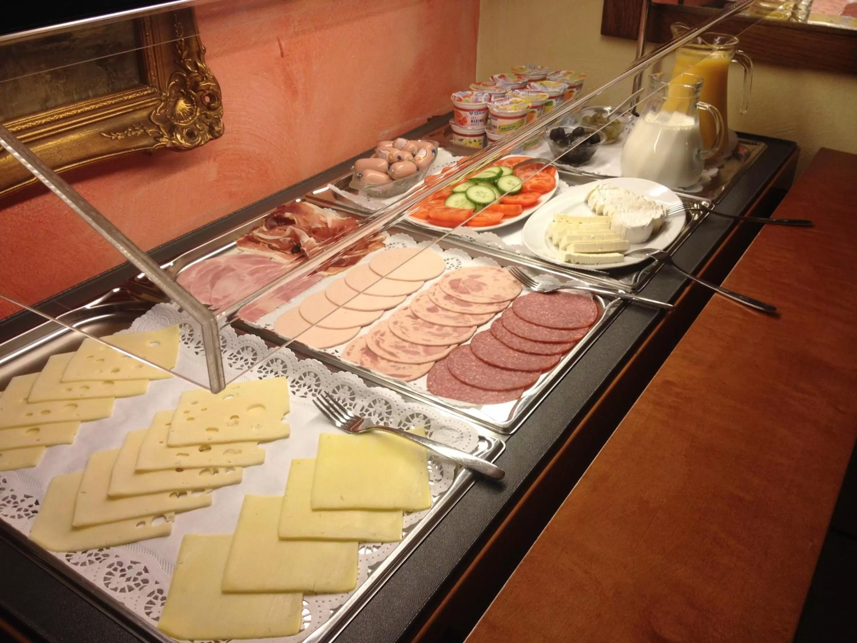 Buffet breakfast in Hotel Select