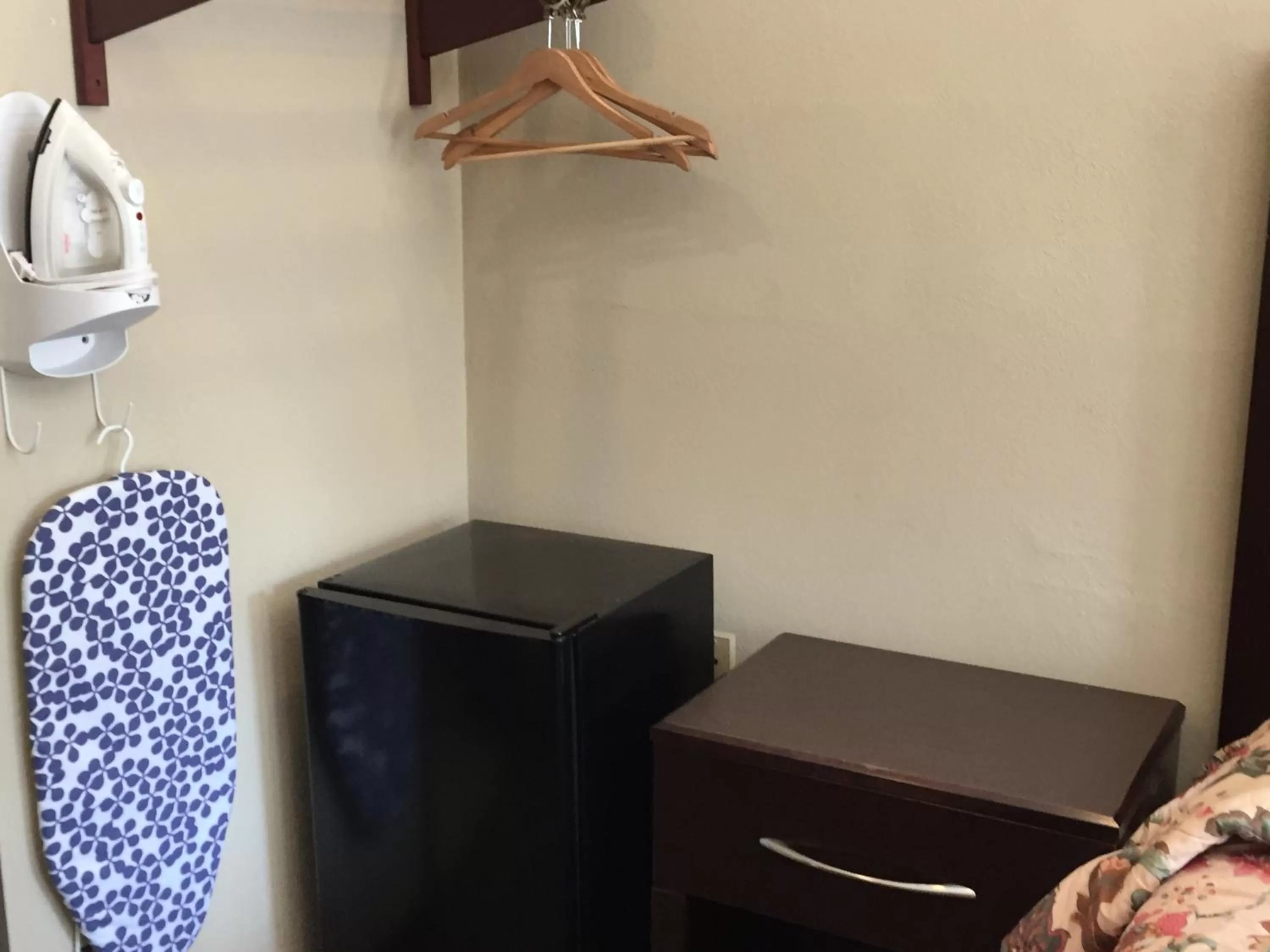 Decorative detail in Deluxe Inn Redwood City