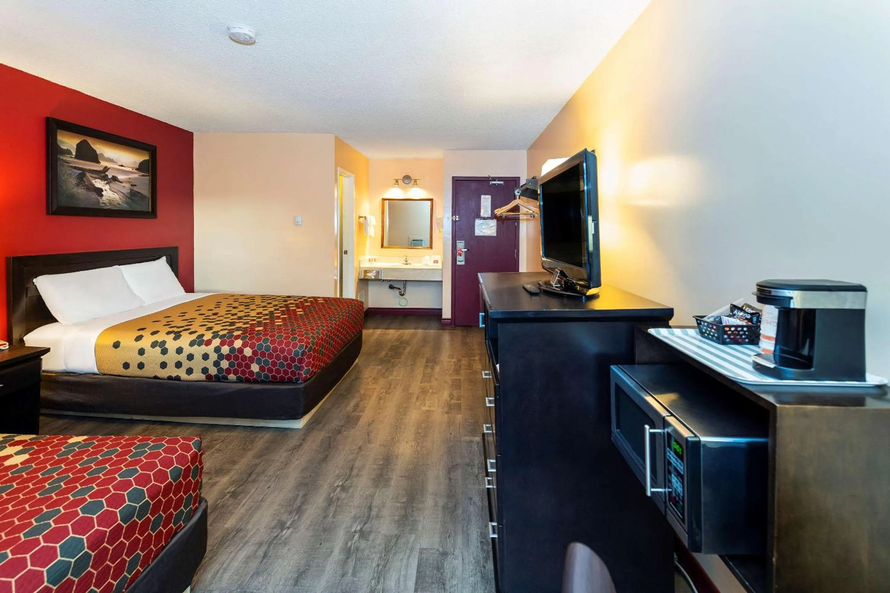 Bedroom, Bed in Econo Lodge