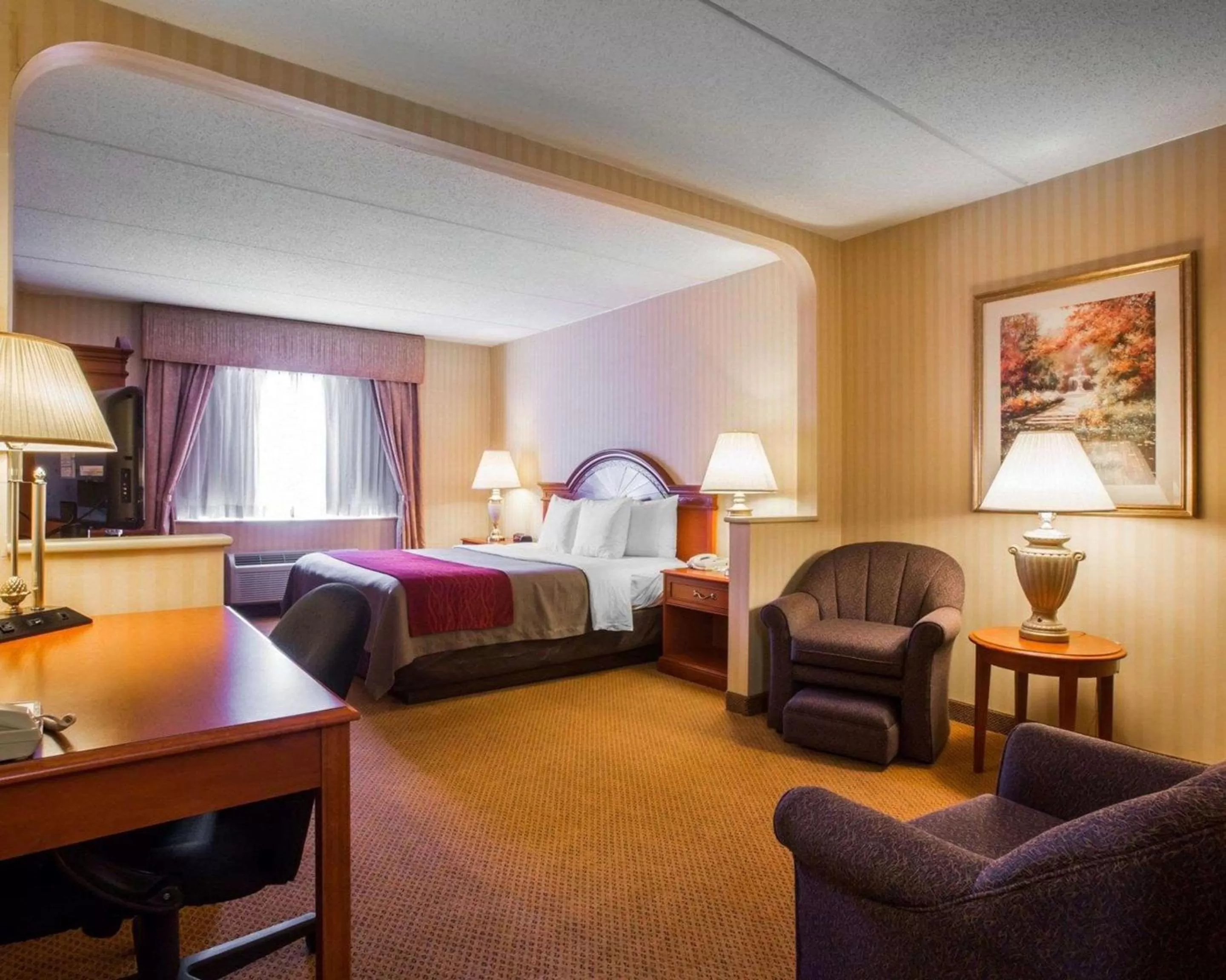 Photo of the whole room in Comfort Inn & Suites Hawthorne