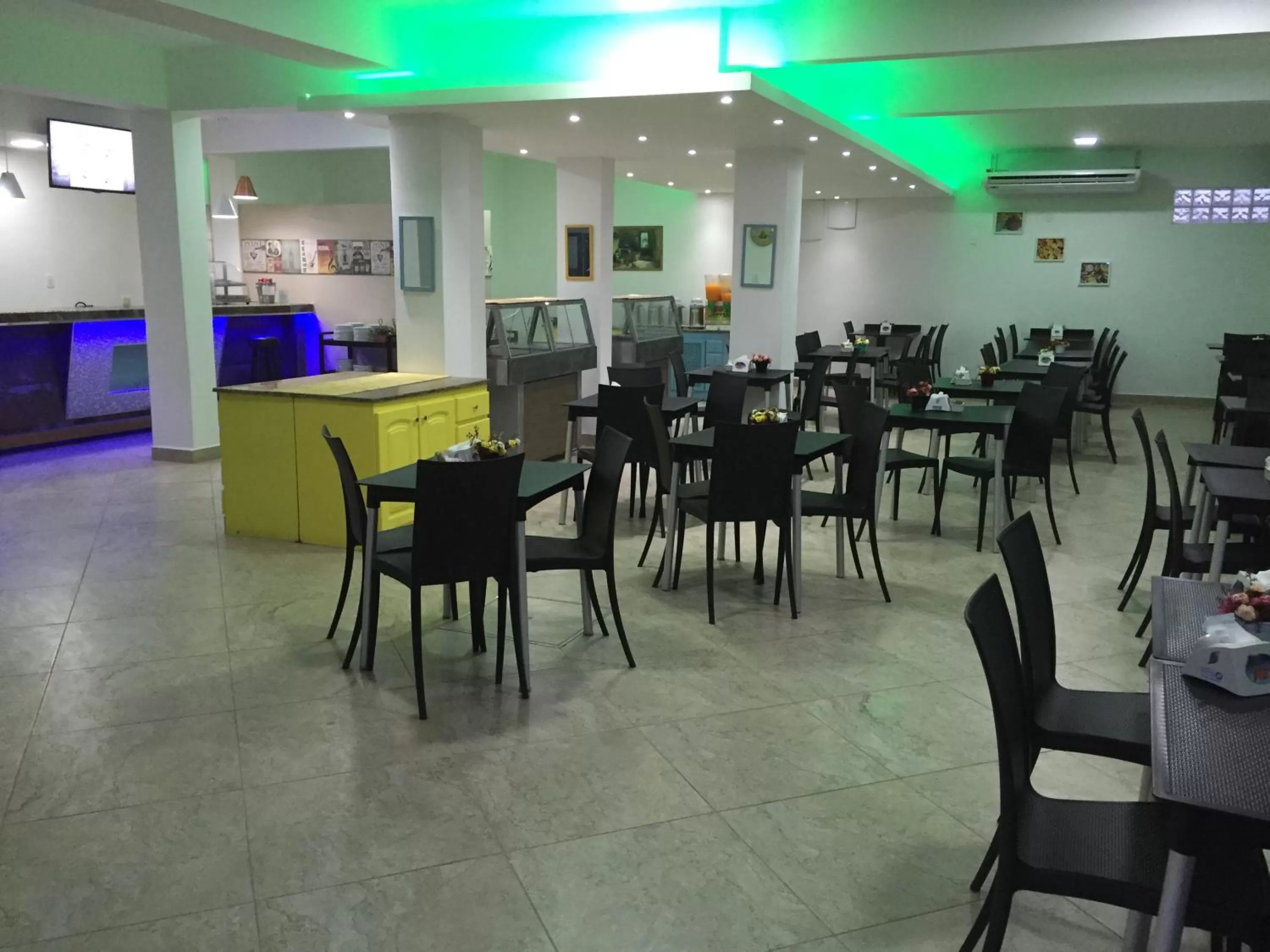 Restaurant/places to eat in Pousada Laguna Hotel