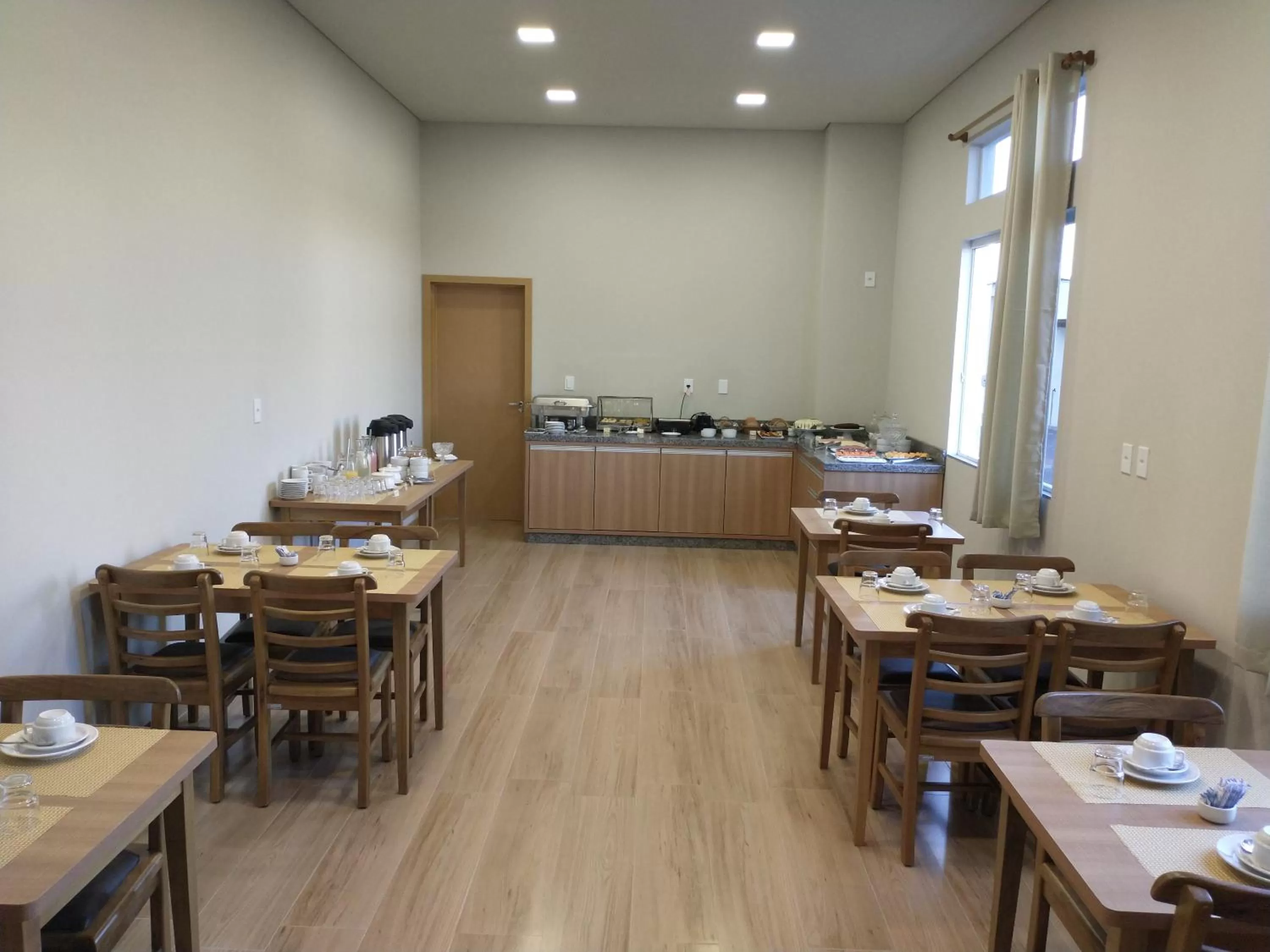 Restaurant/Places to Eat in Rambo Hotel