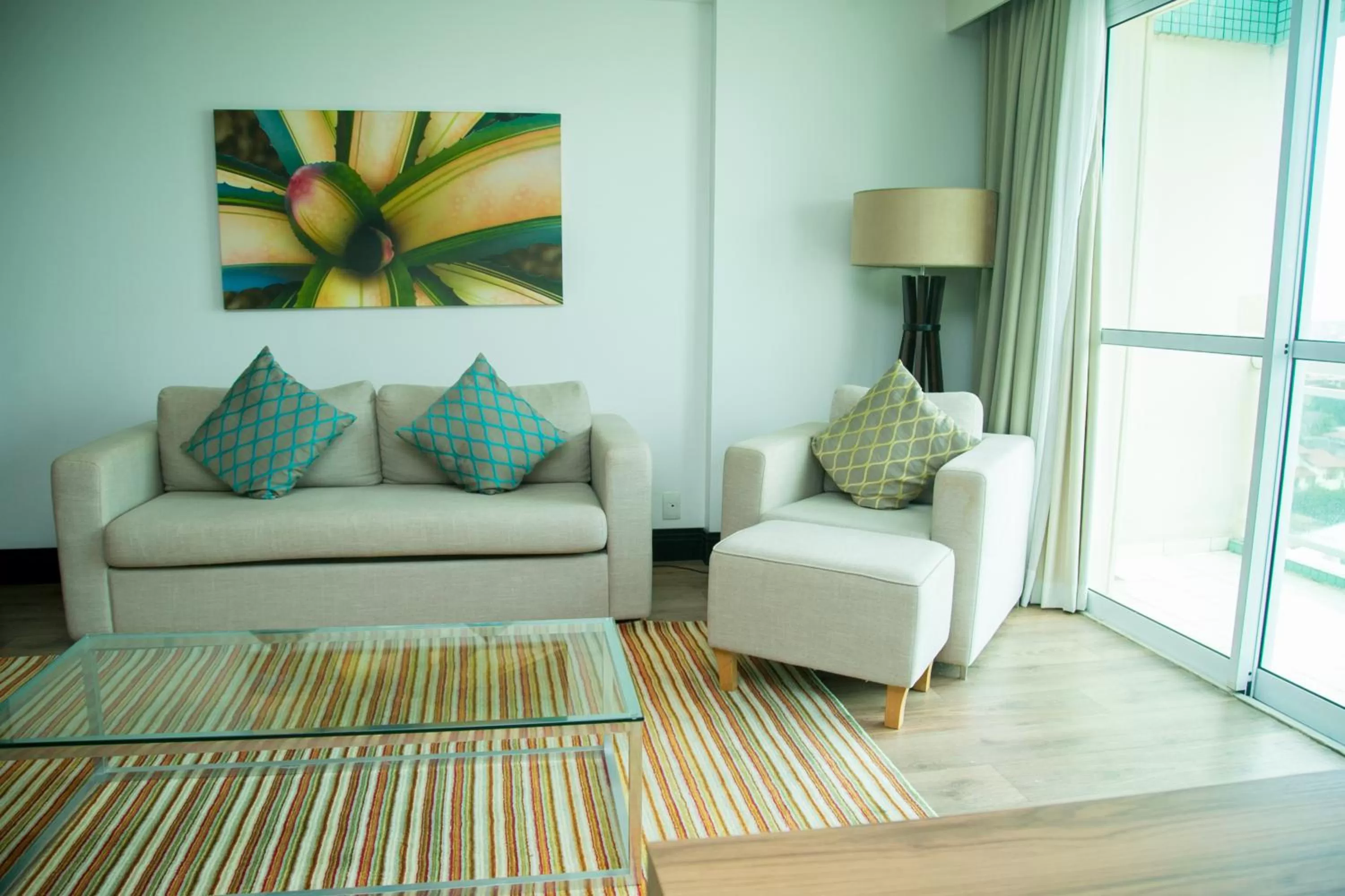 Living room in Mercure Macaé