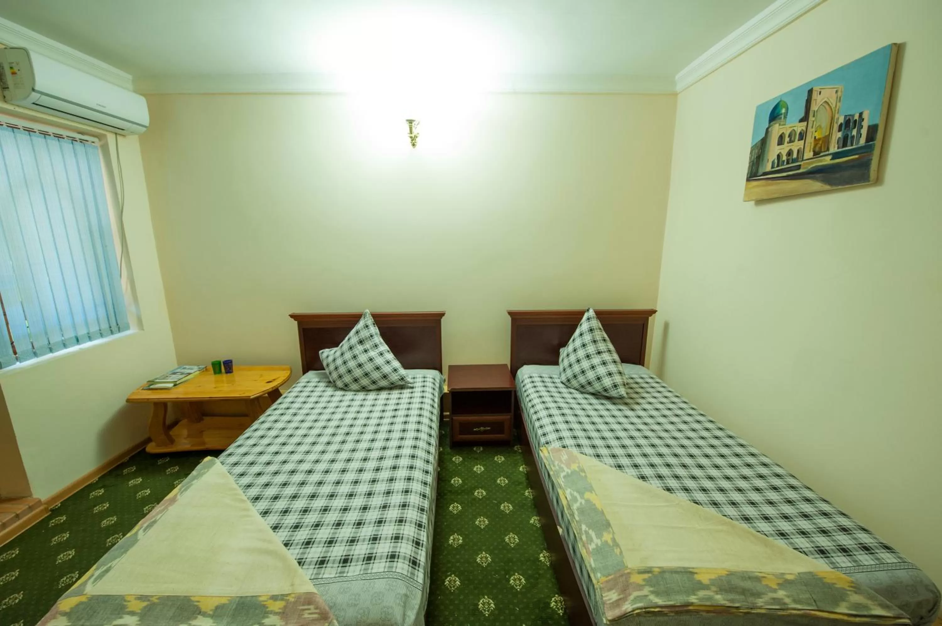 Bed in Best Hotel Nasriddin Navruz 1 Minut way till Old City