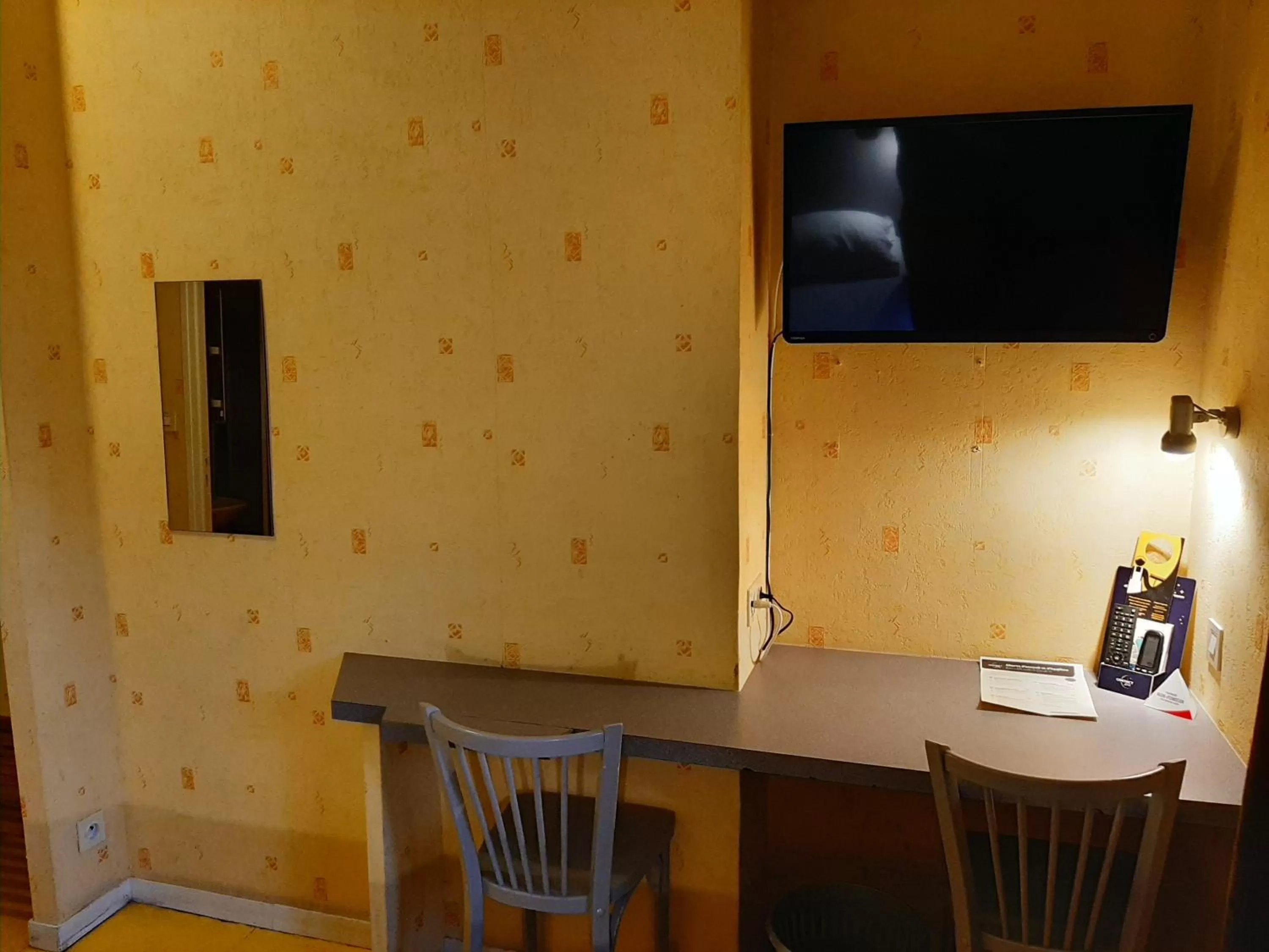 TV and multimedia in Le Royalty