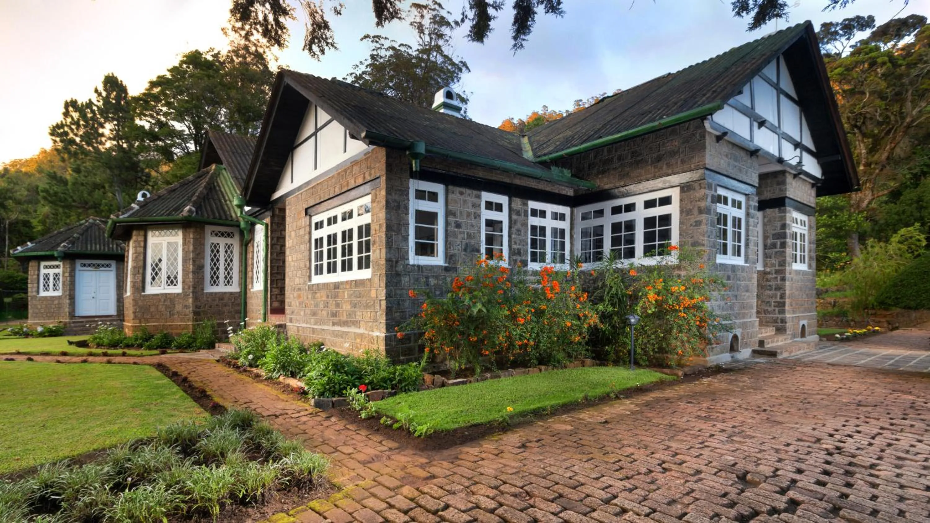 Property building in Scottish Planter Bungalow- Thema Collection