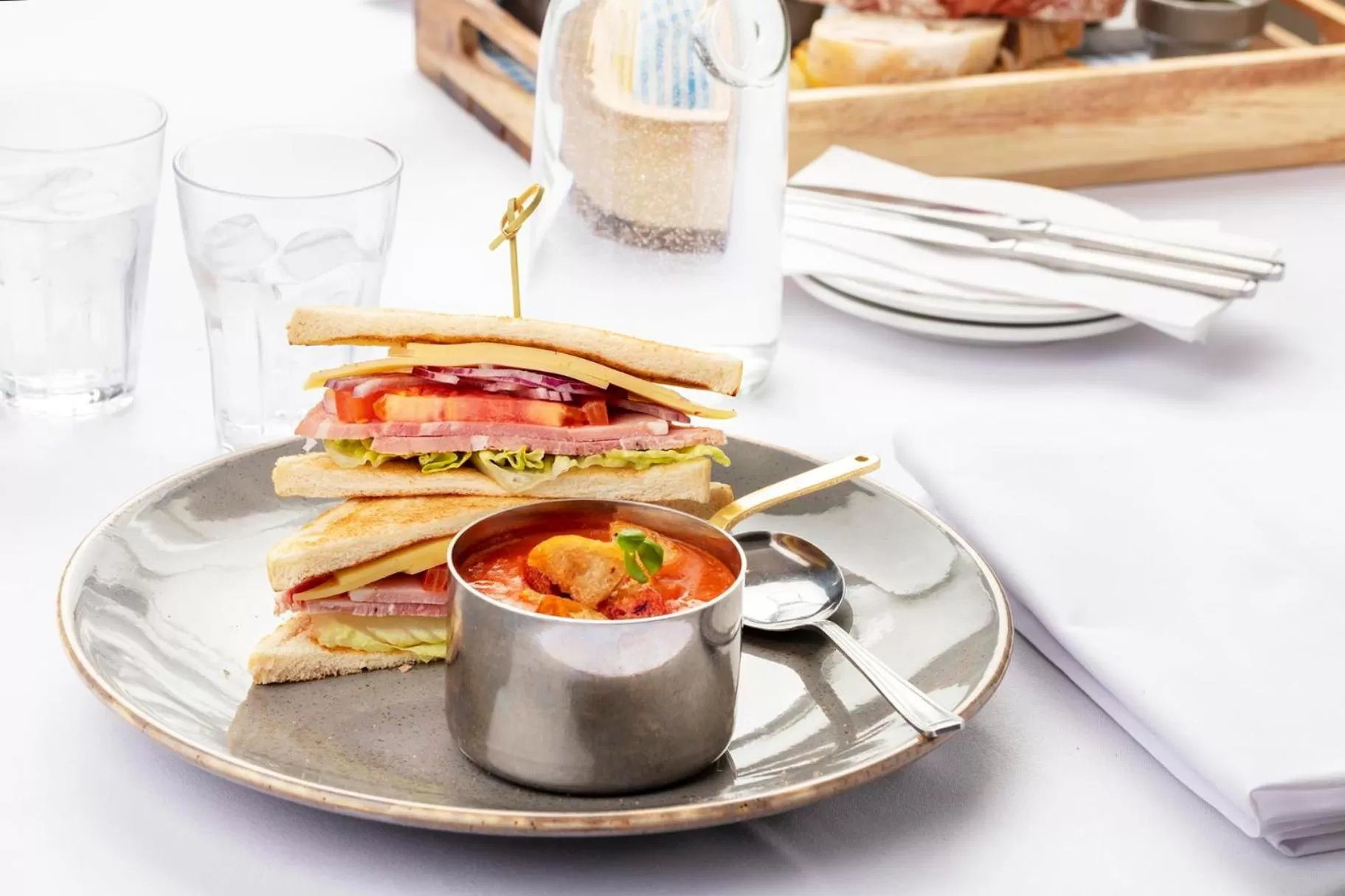 Food and drinks in Honest Lawyer Hotel