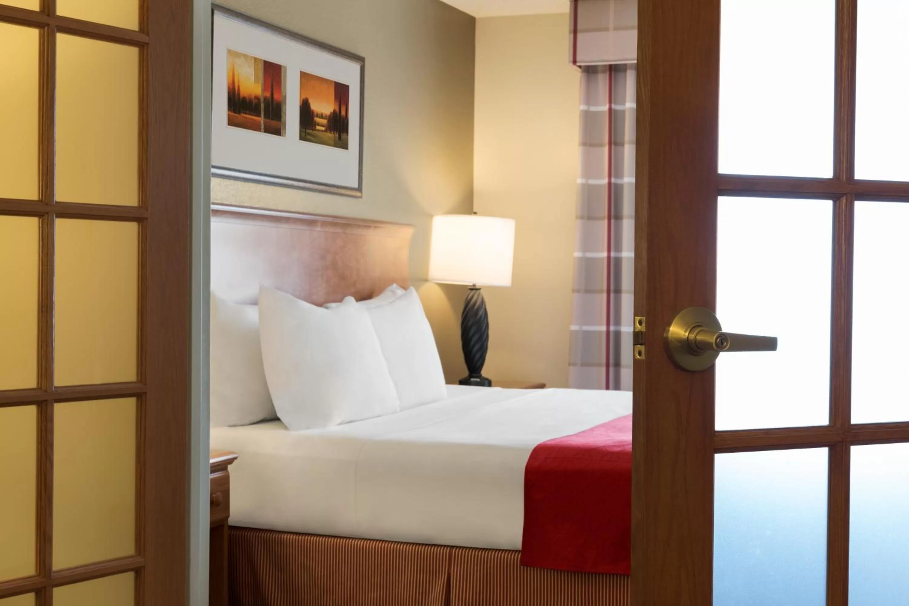 Bed in Country Inn & Suites by Radisson, Davenport - Quad Cities