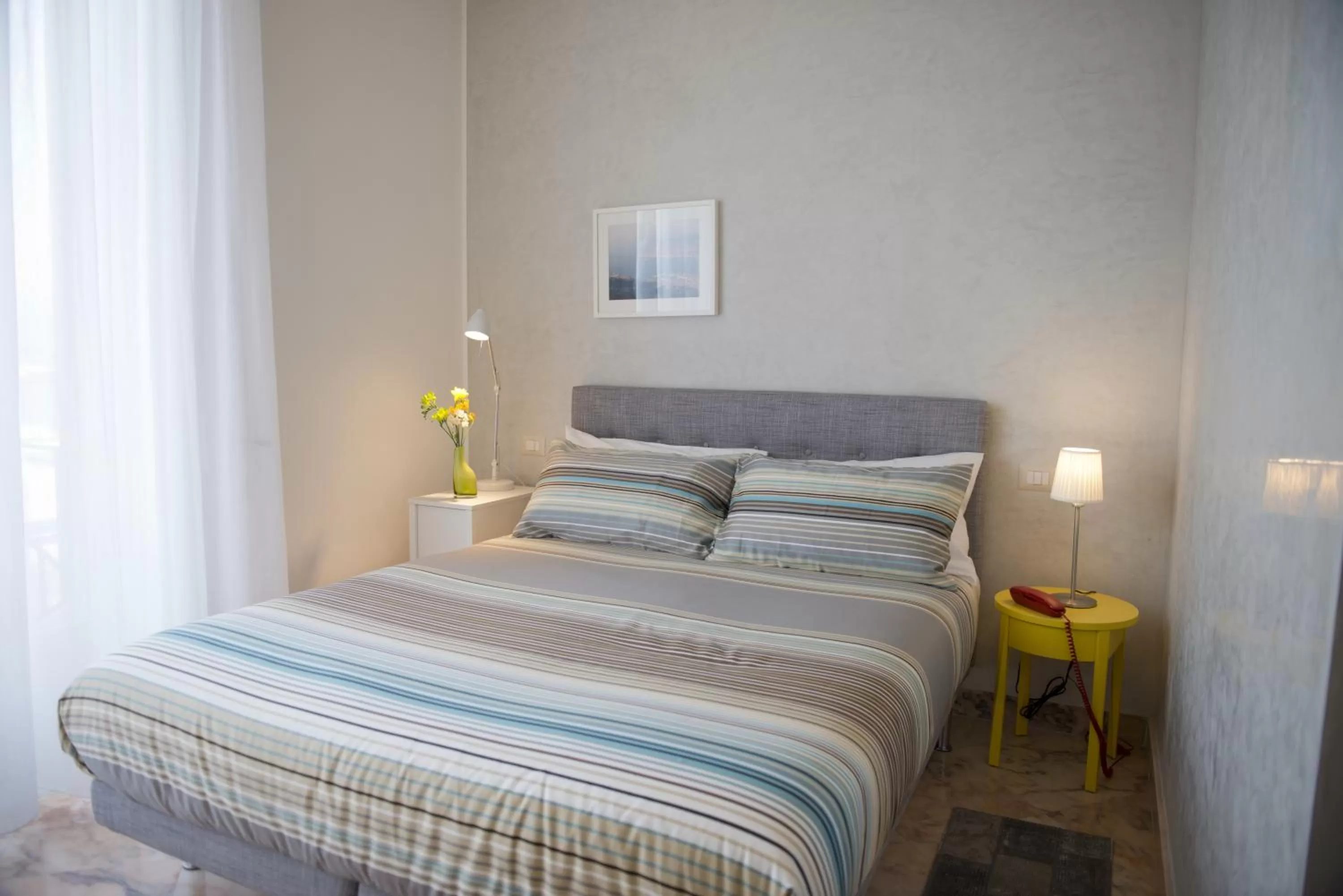 Photo of the whole room, Bed in Garibaldi R&B