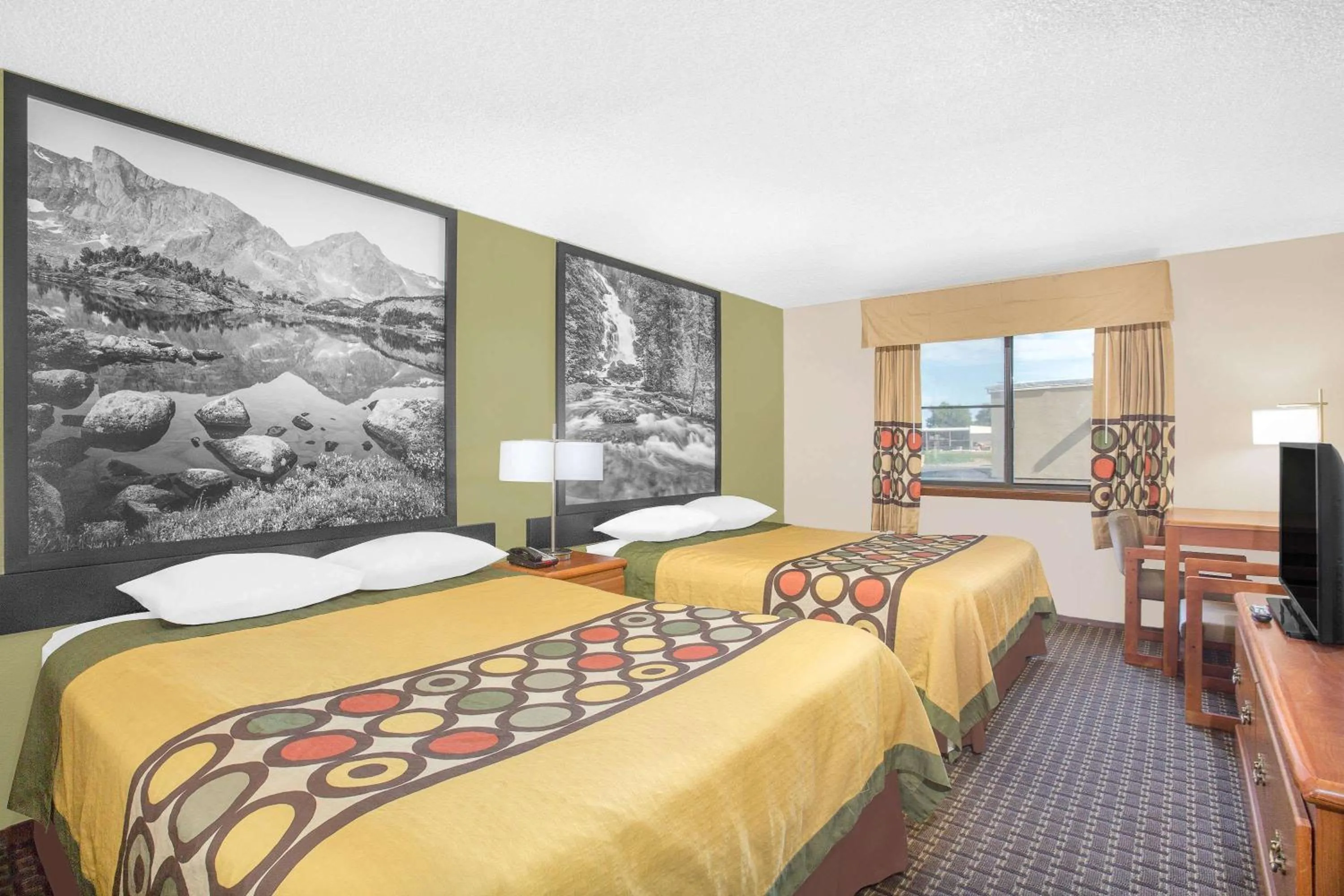 Photo of the whole room, Bed in Super 8 by Wyndham Riverton