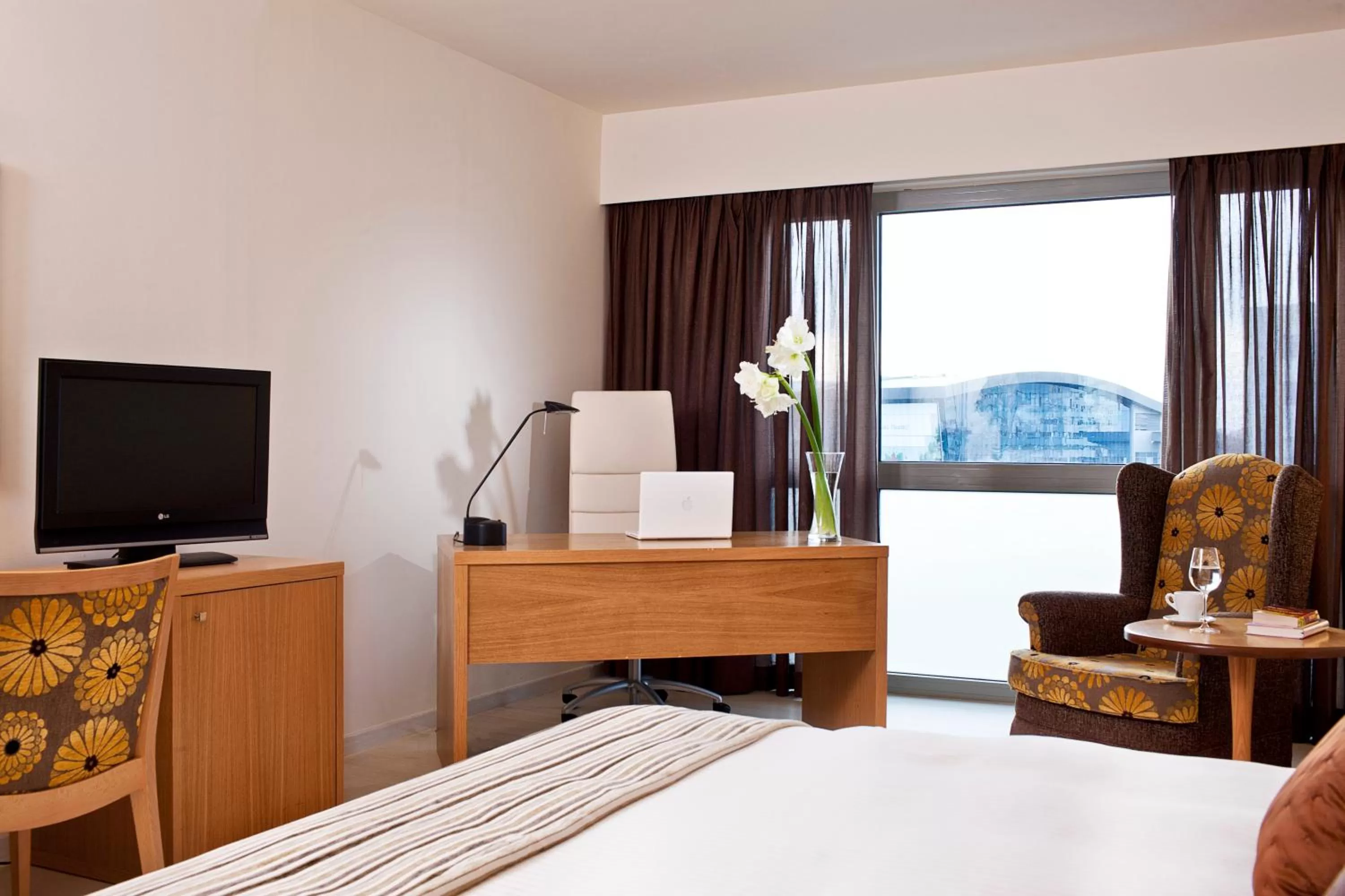 Bed, TV/Entertainment Center in Civitel Olympic