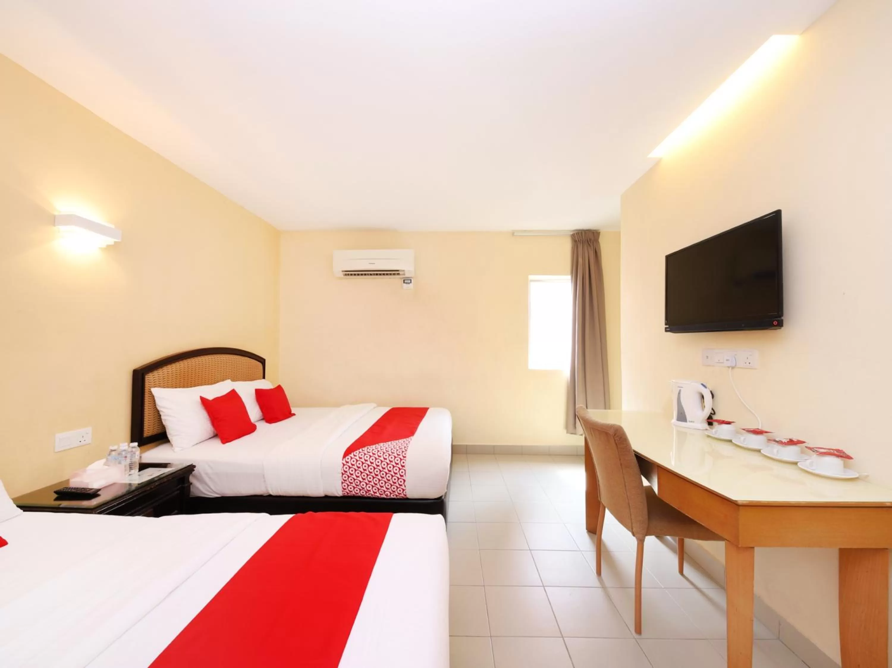 Bedroom in Super OYO 635 Seven Days Hotel