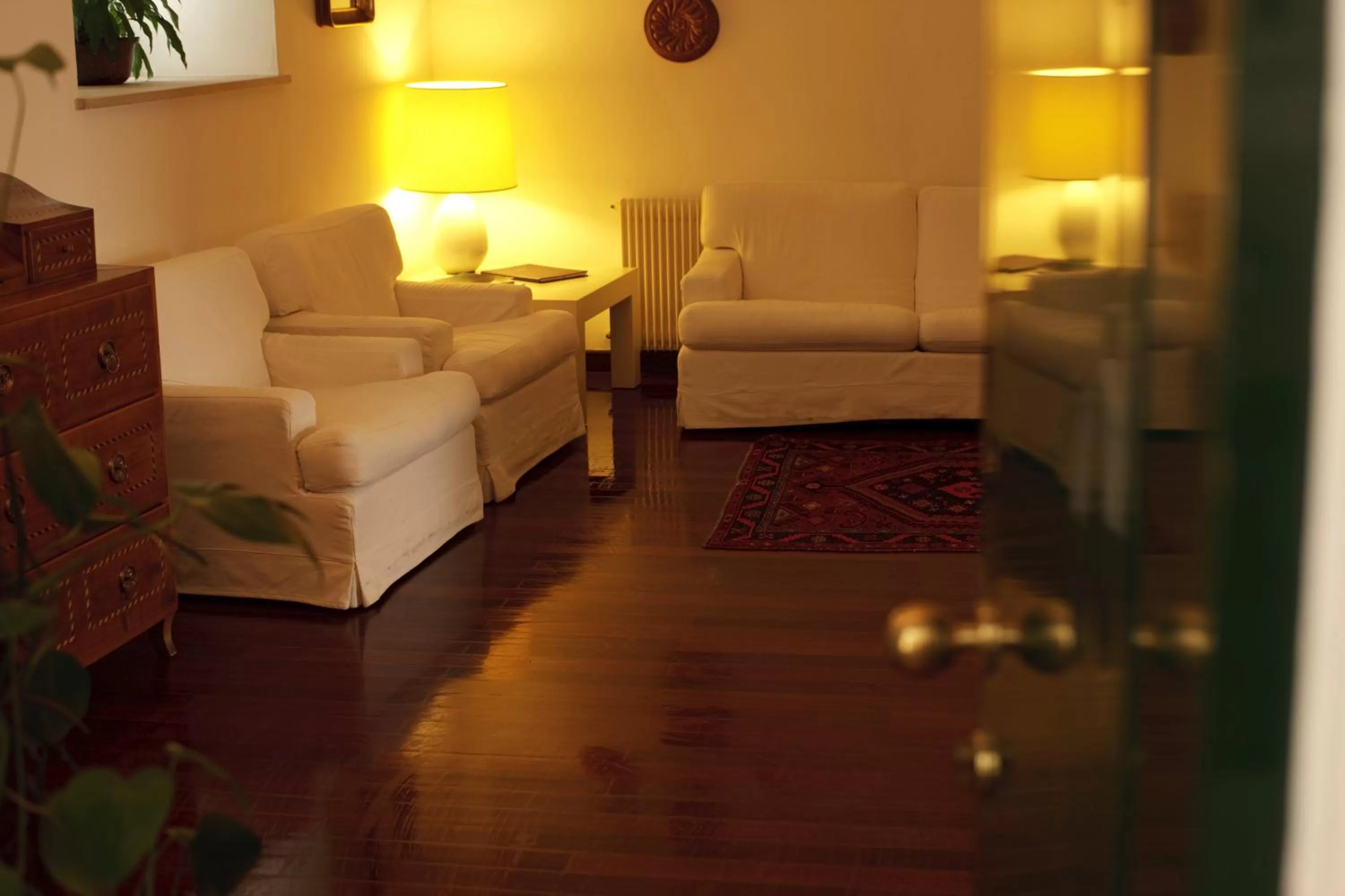 Communal lounge/ TV room in Albergo Accademia