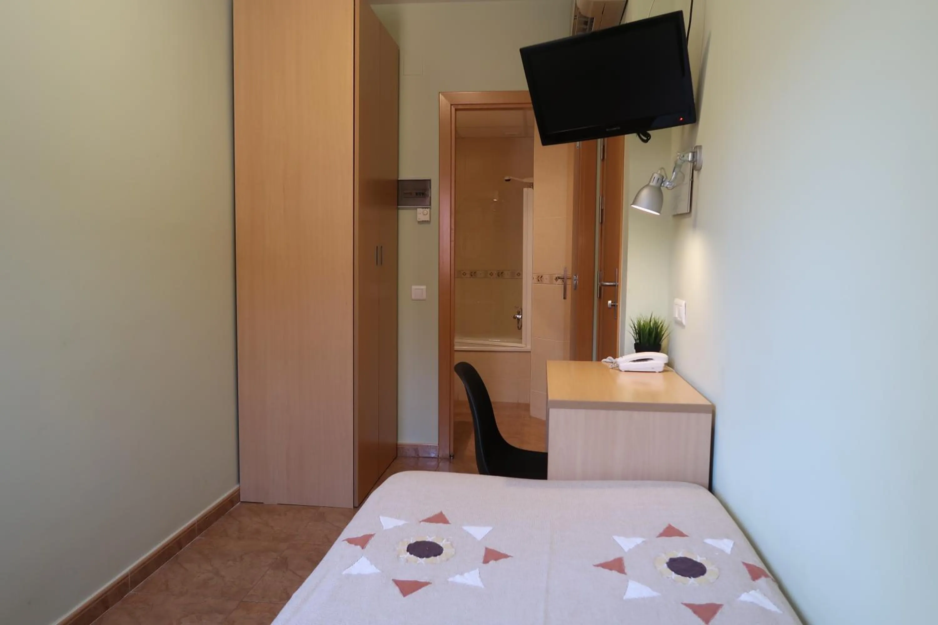 Bedroom, Bed in El Camí Hotel