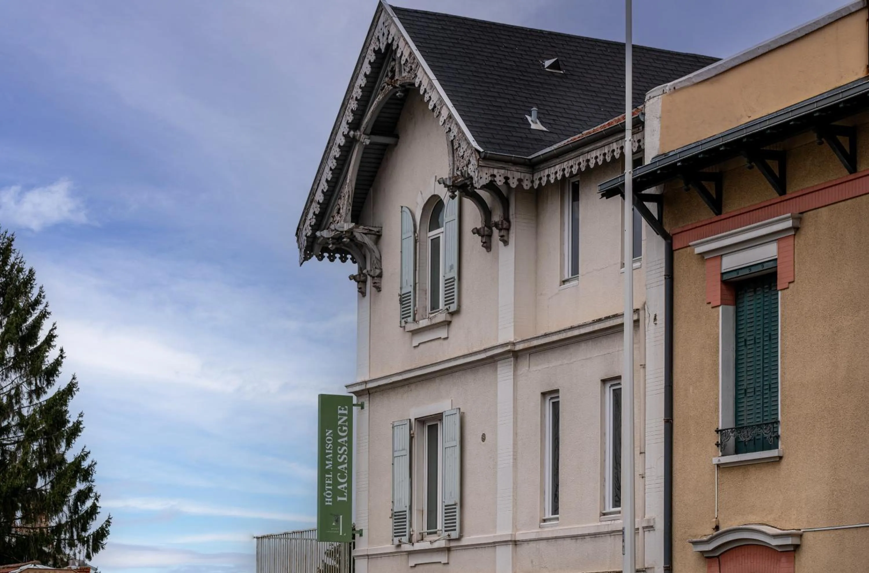Property building in Hôtel Maison Lacassagne Lyon
