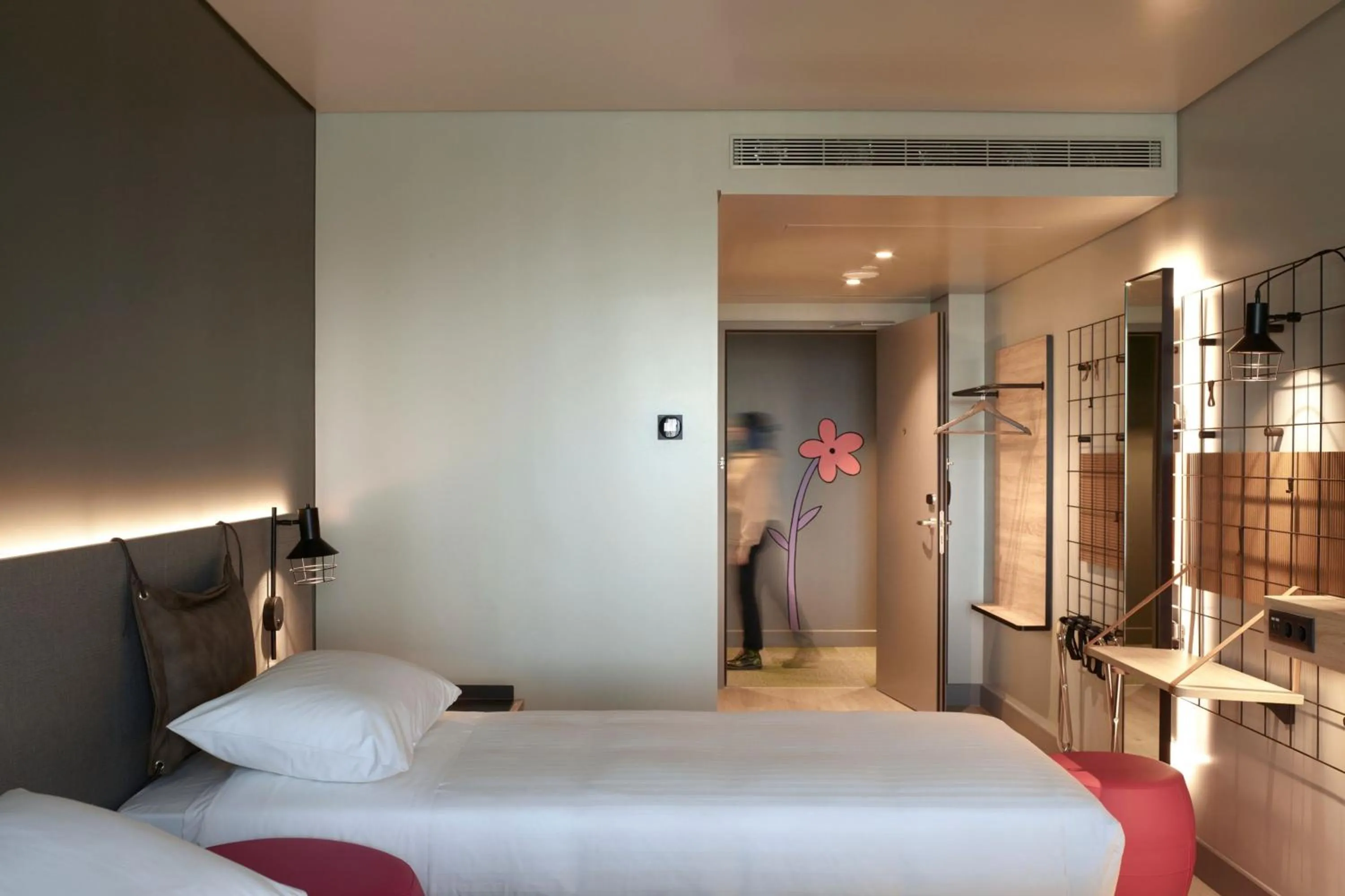 Photo of the whole room, Bed in Moxy Athens City