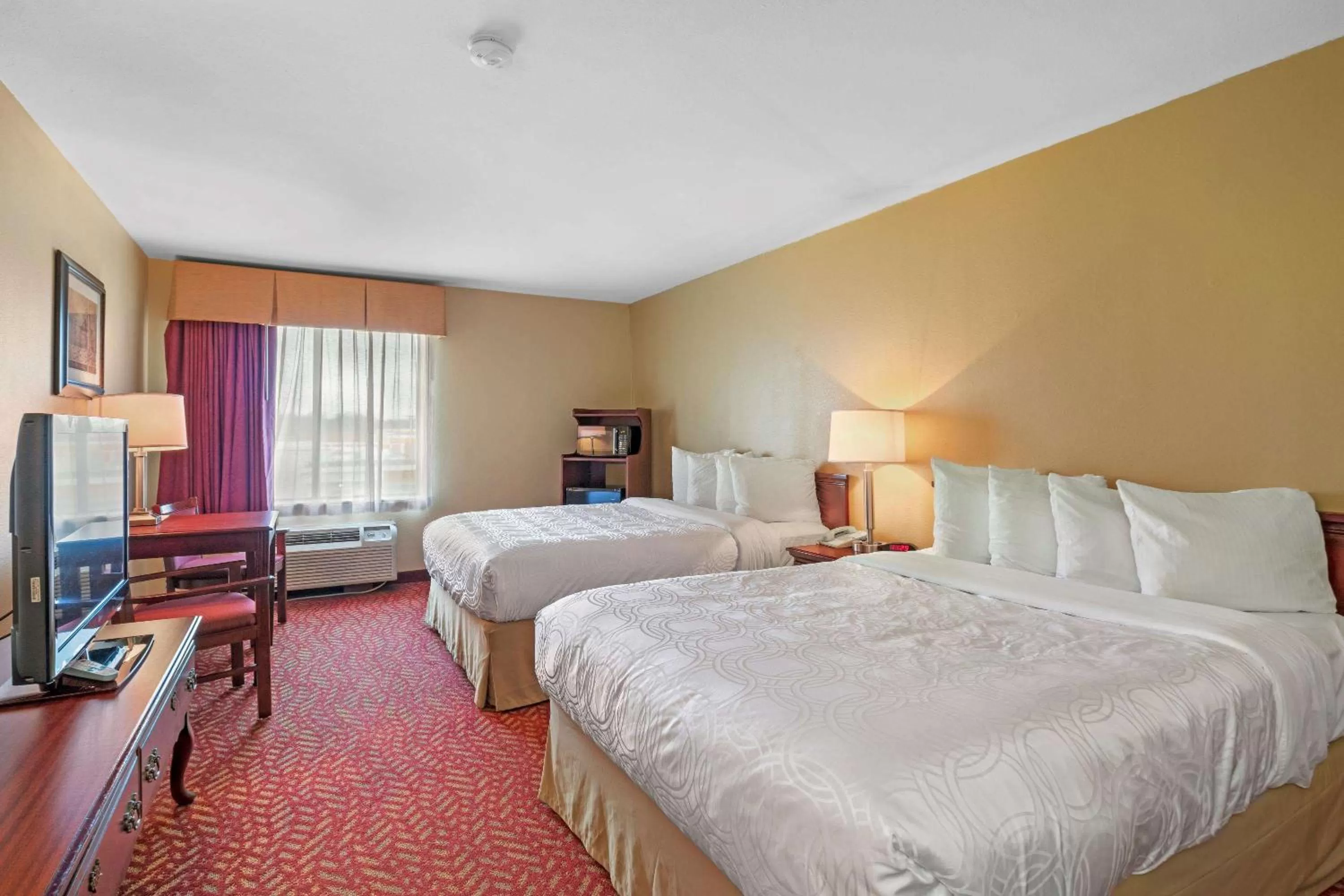 Bedroom, Bed in Best Western Clearlake Plaza