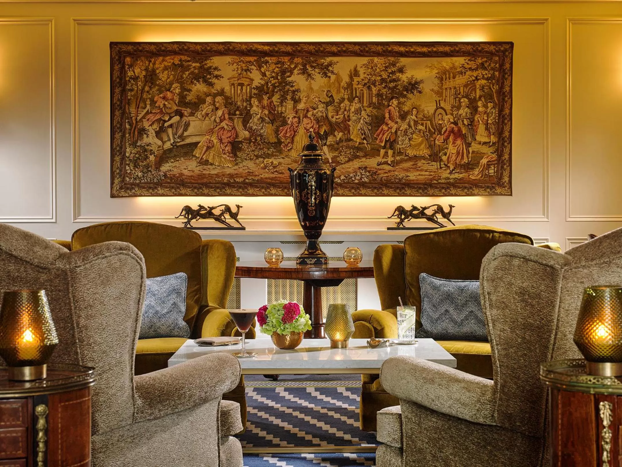 Seating area in Killarney Randles Hotel