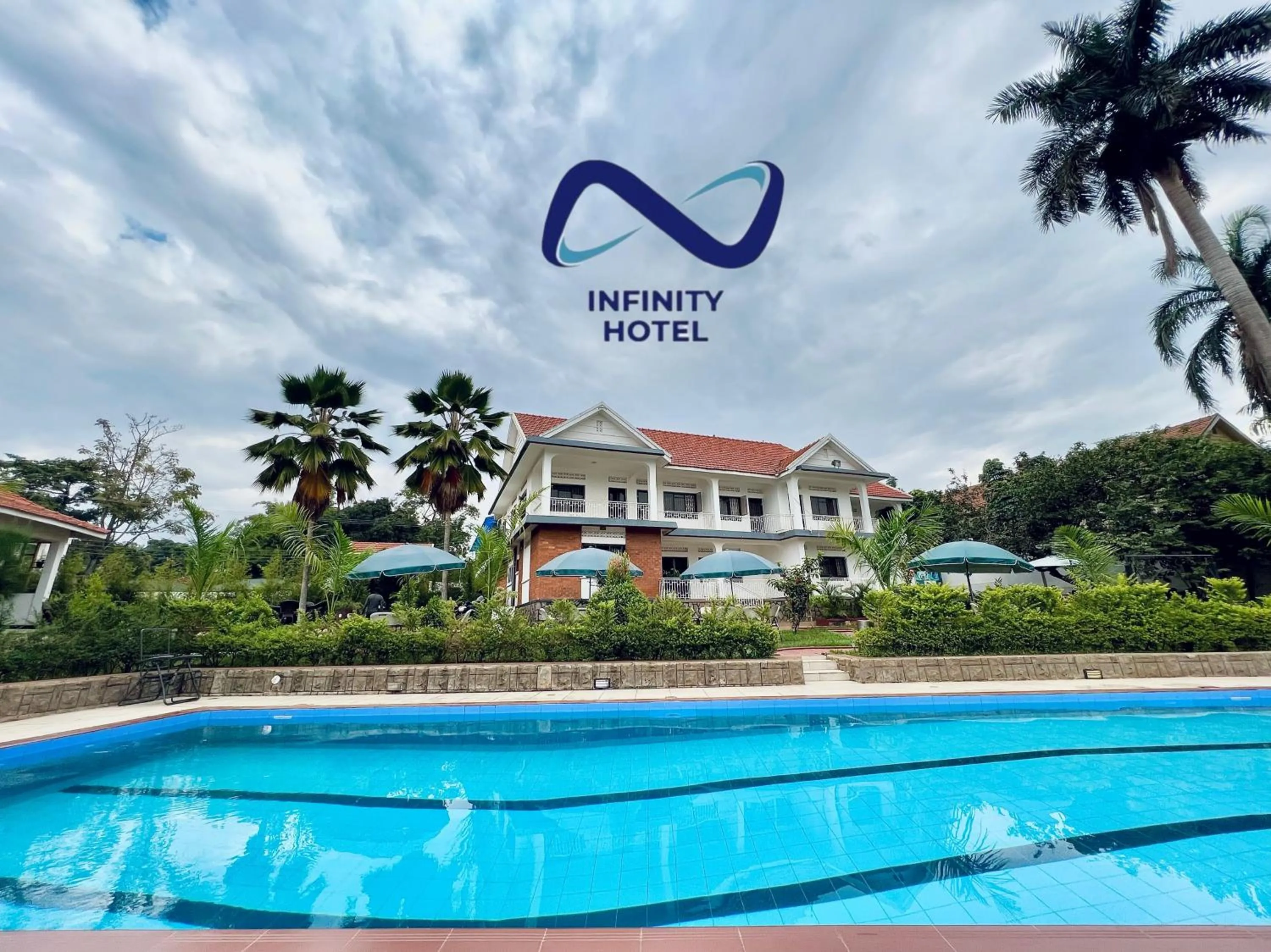 Swimming pool in Infinity Hotel Kampala
