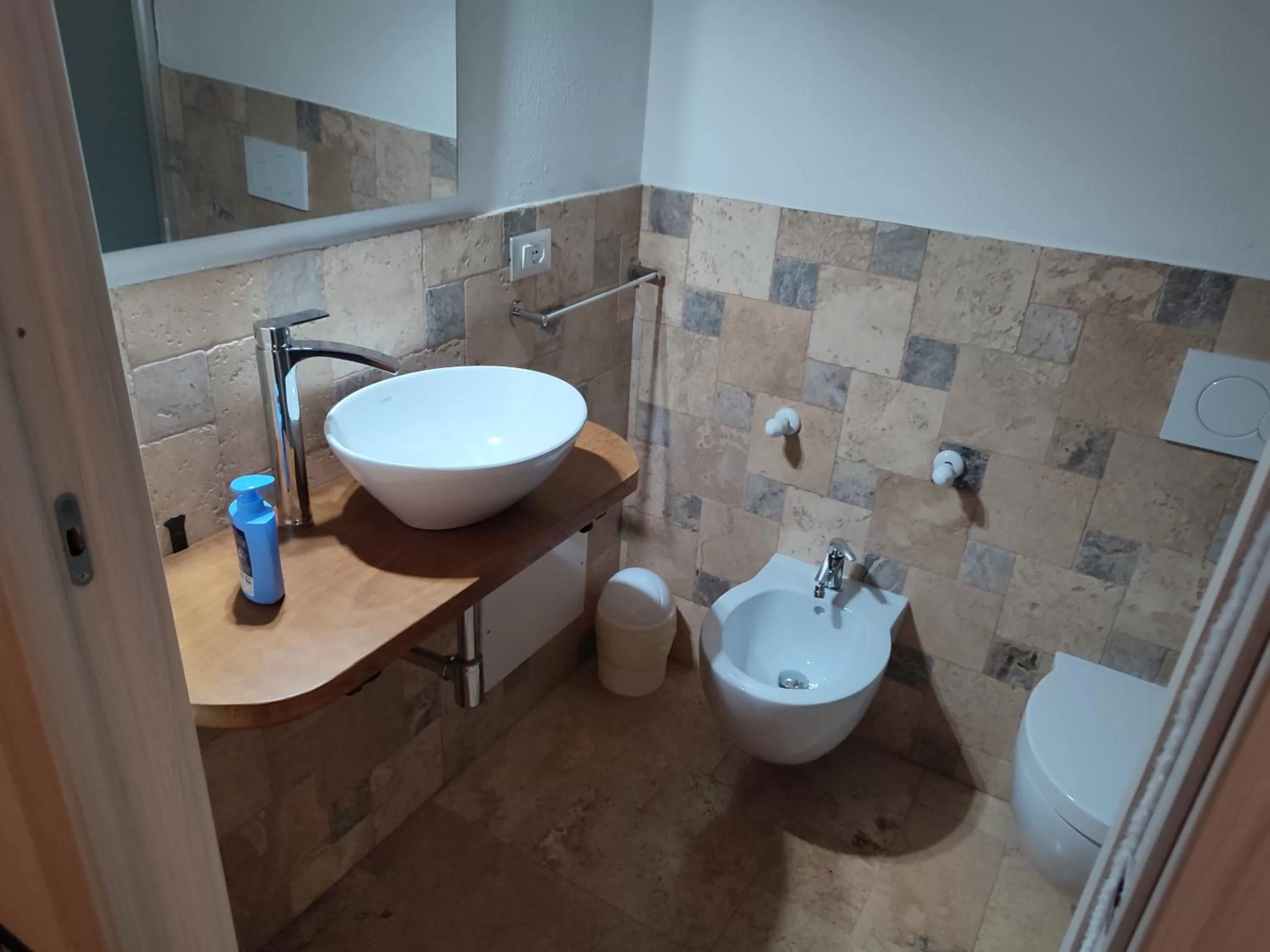 Bathroom in Deiana affittacamere e pizzeria