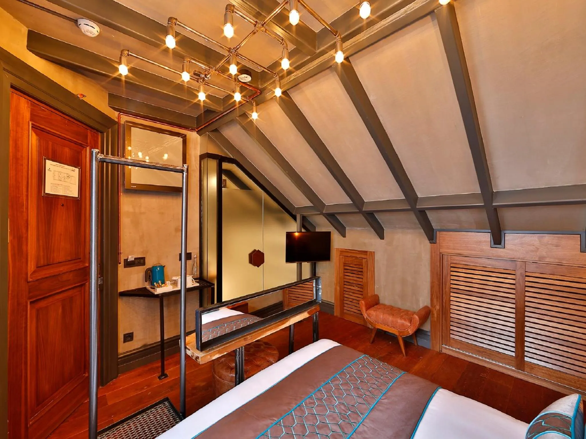 Shower, Bed in Sanat Boutique Hotel Pera