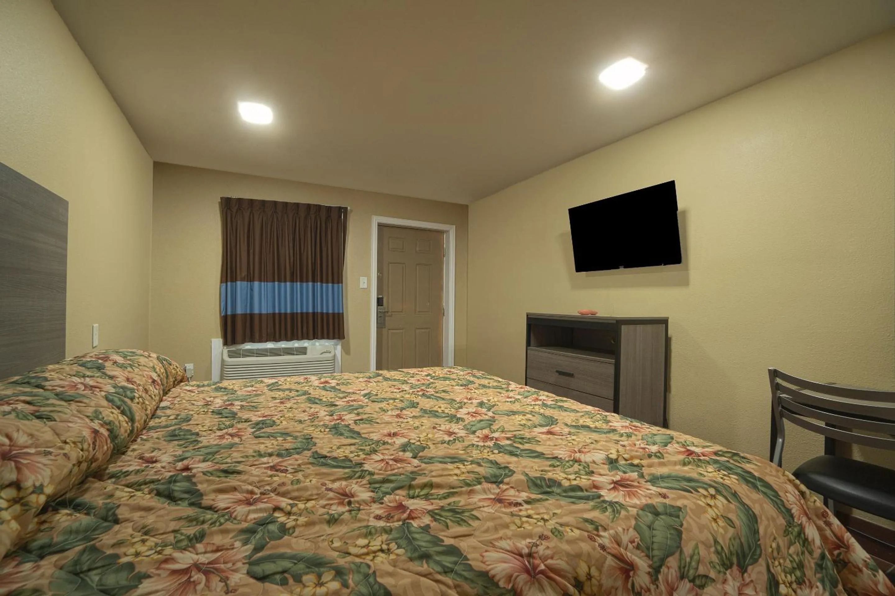 Bedroom, Bed in Days Inn by Wyndham Aransas Pass