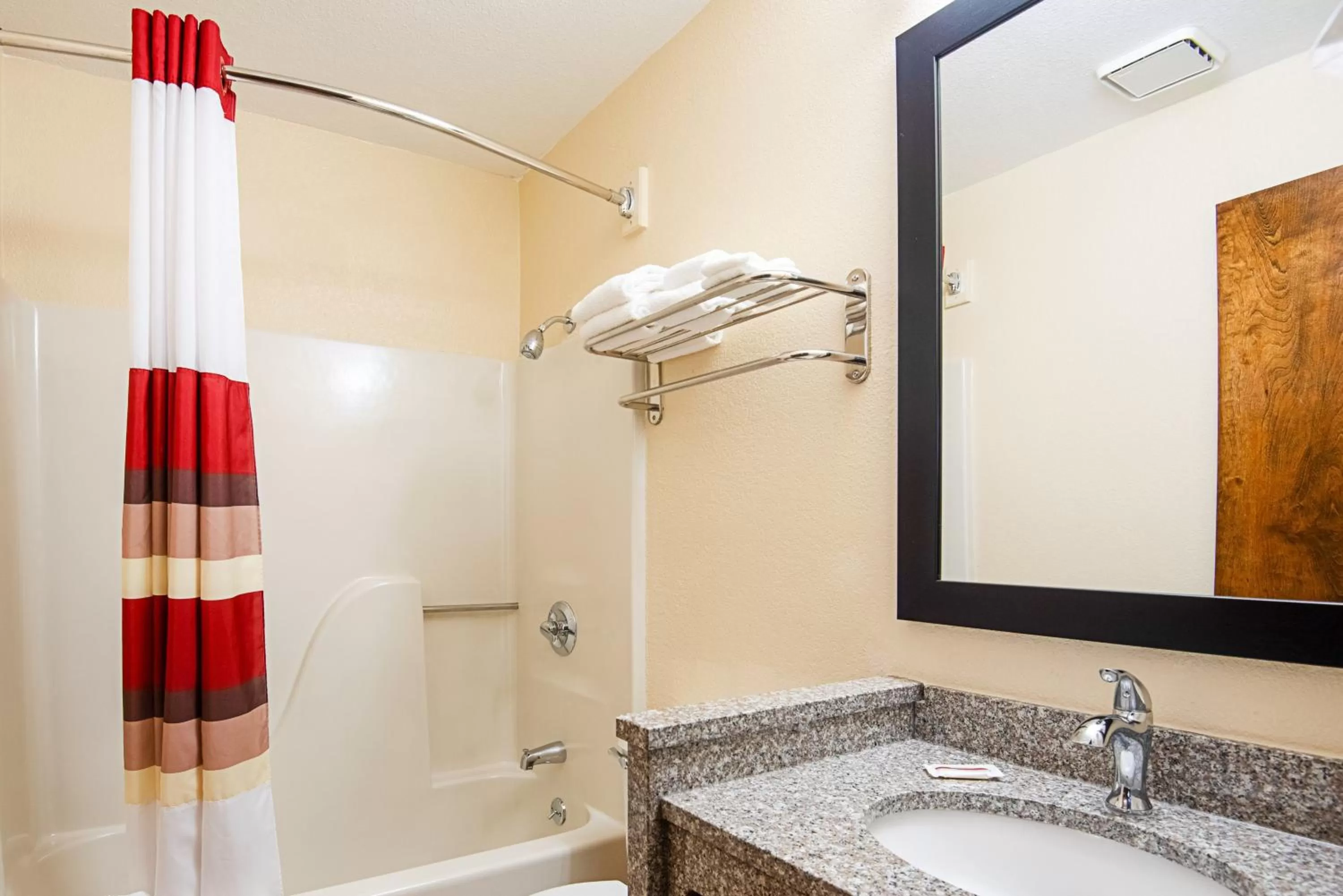 Bathroom in Red Roof Inn Cameron