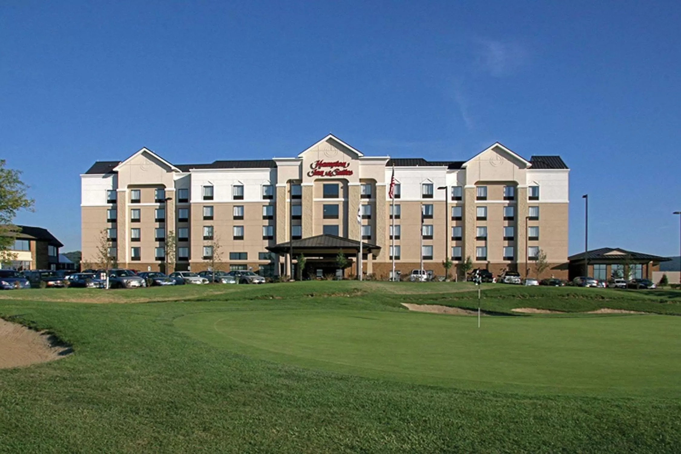 Property building in Hampton Inn & Suites Blairsville