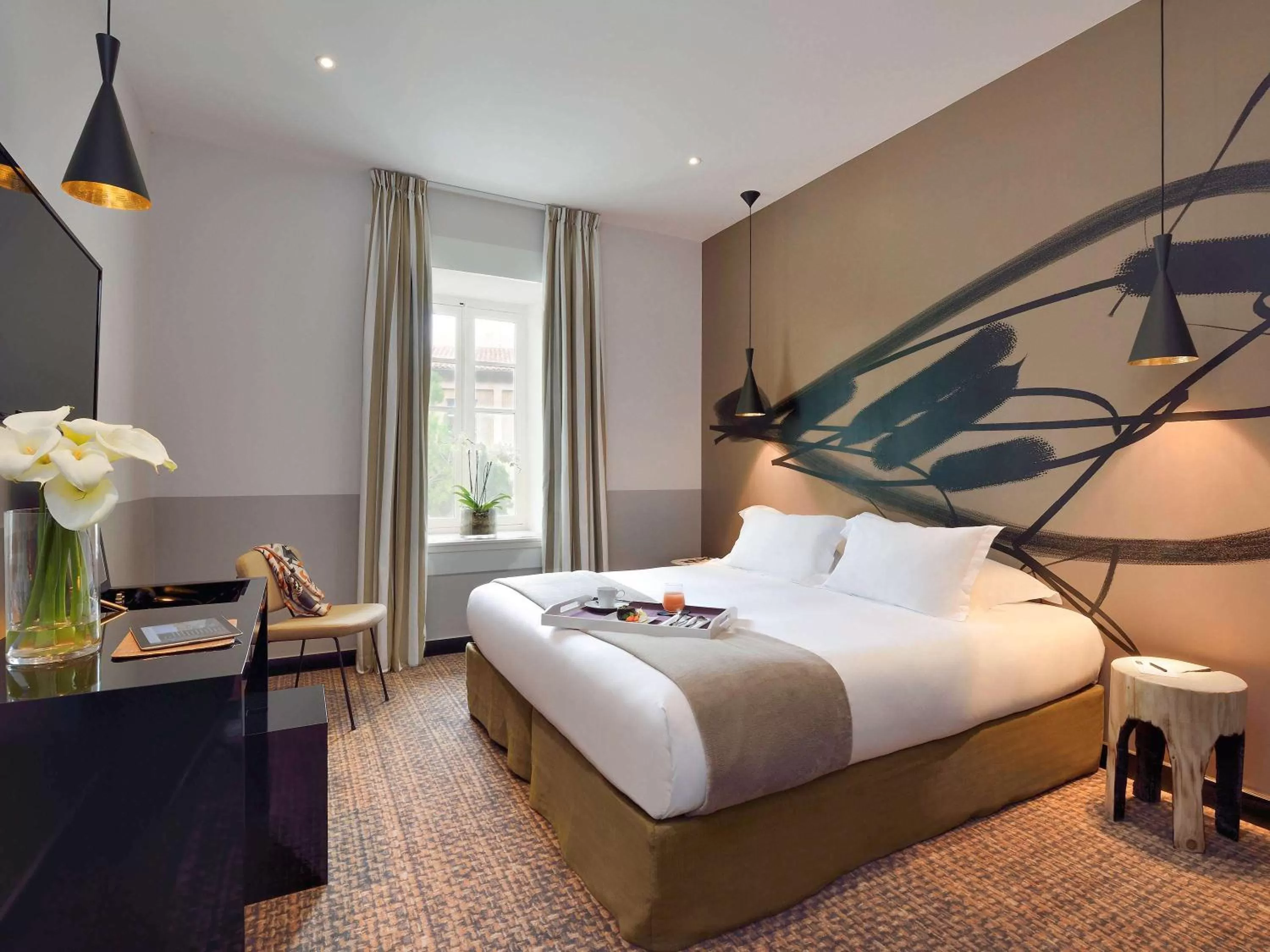 Photo of the whole room, Bed in Hôtel & Spa Jules César Arles - MGallery Hotel Collection