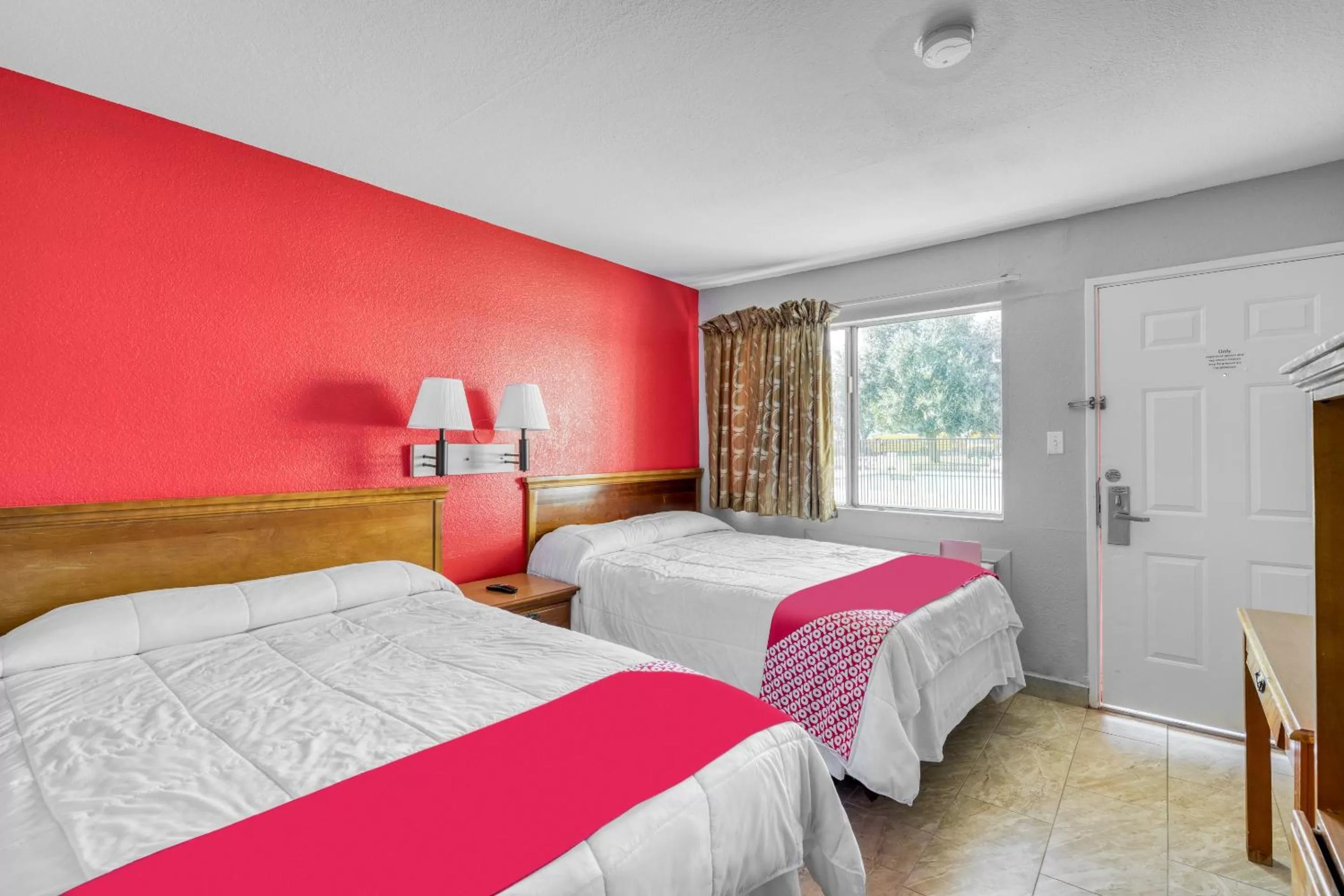 Bedroom, Bed in OYO Hotel Houston Southwest I-69