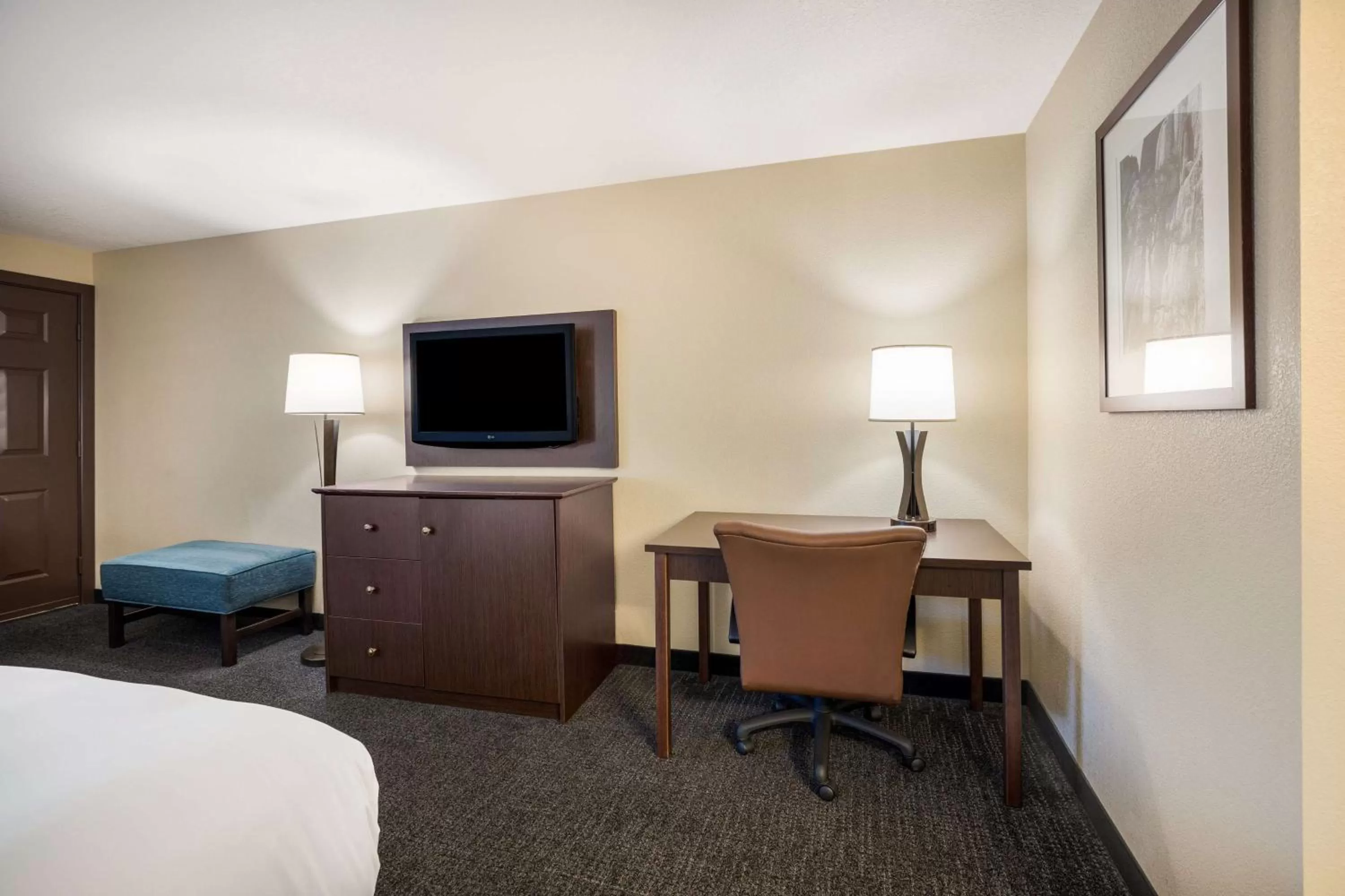 Bedroom, Bed in Best Western Windsor Inn