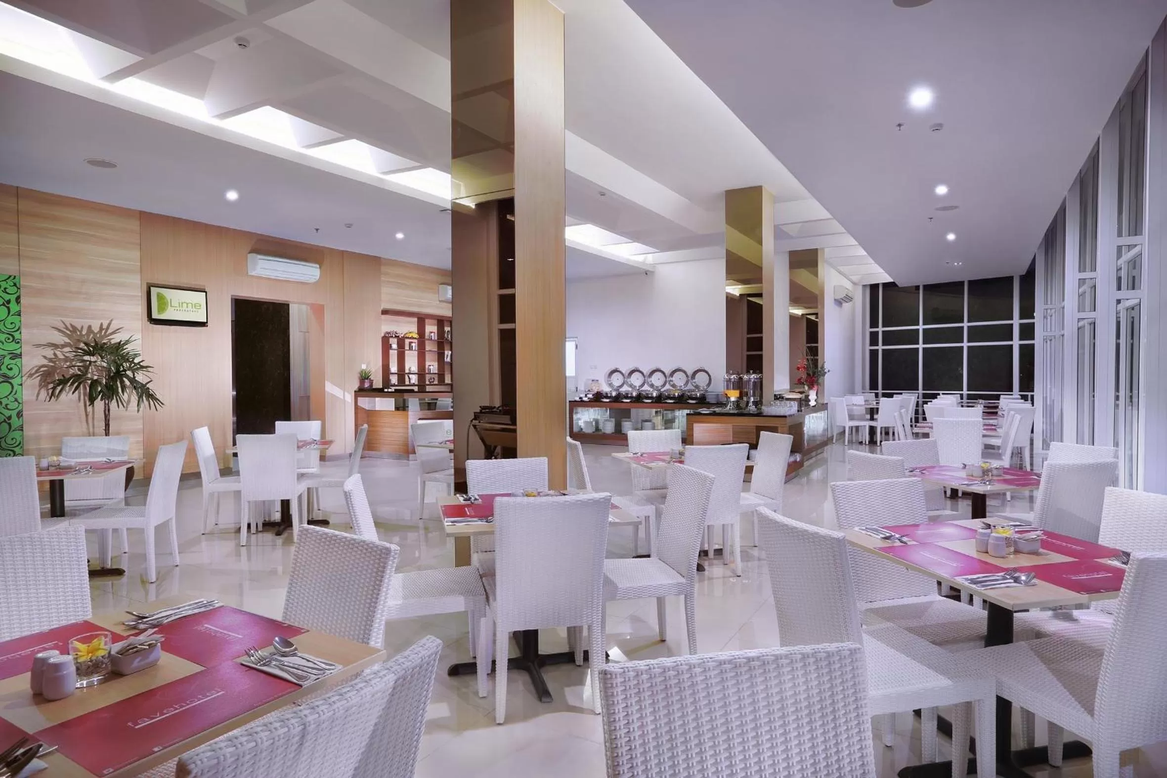 Restaurant/places to eat in favehotel Simpang Lima - Semarang