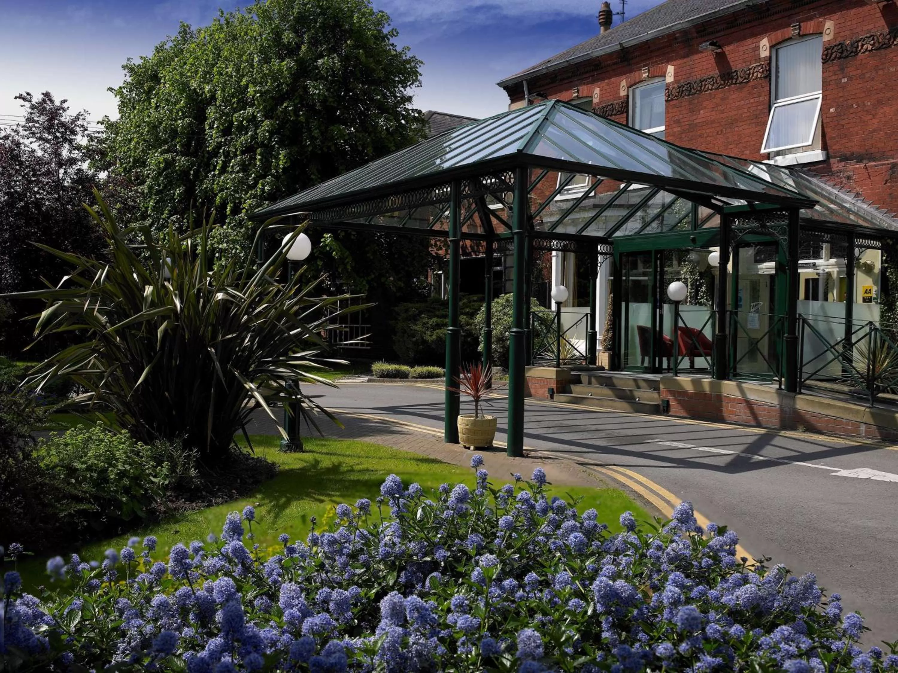 Property building in Parkmore Hotel & Leisure Club, Sure Hotel Collection by BW