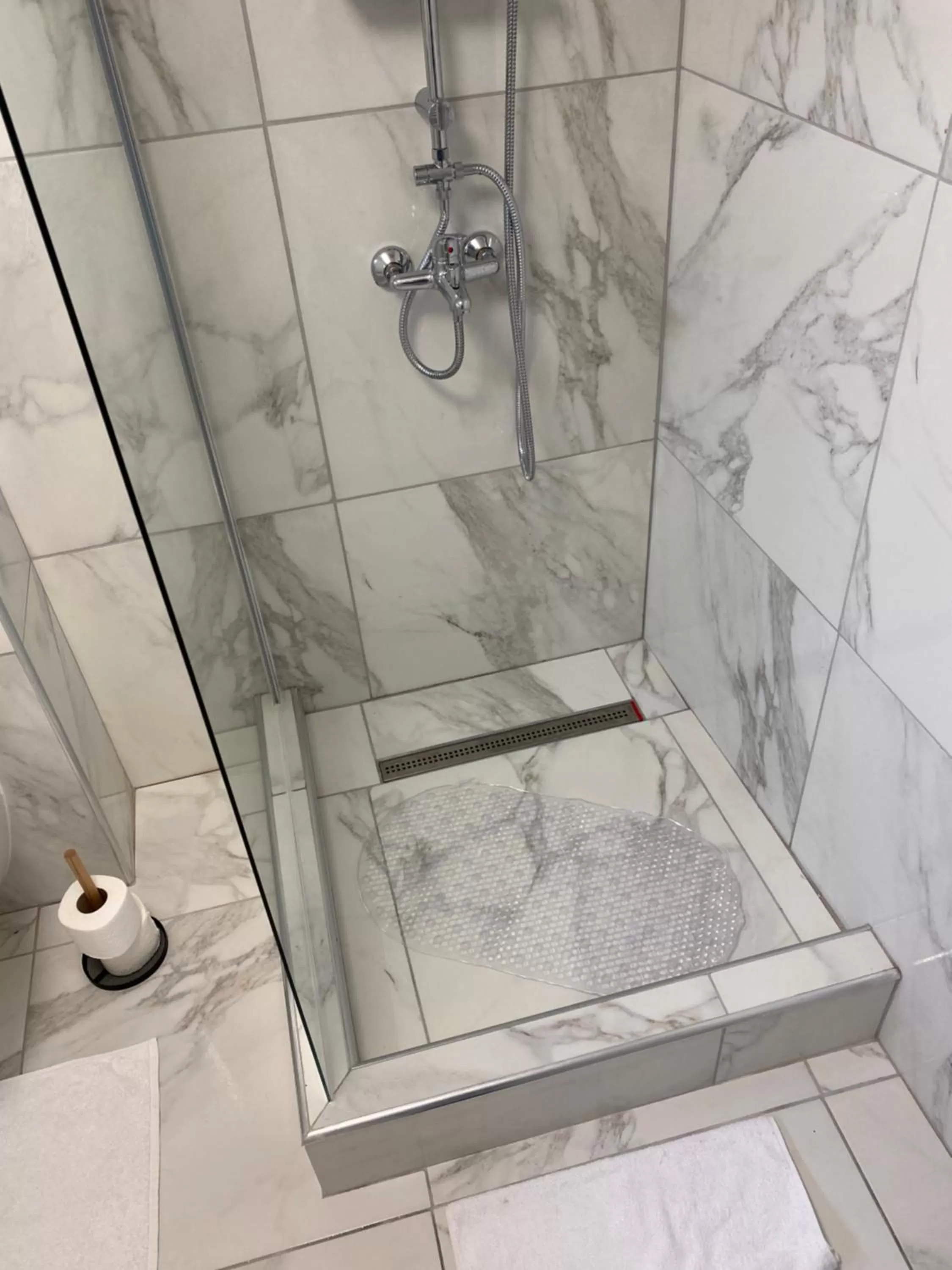 Bathroom in Pensiunea Pictorilor