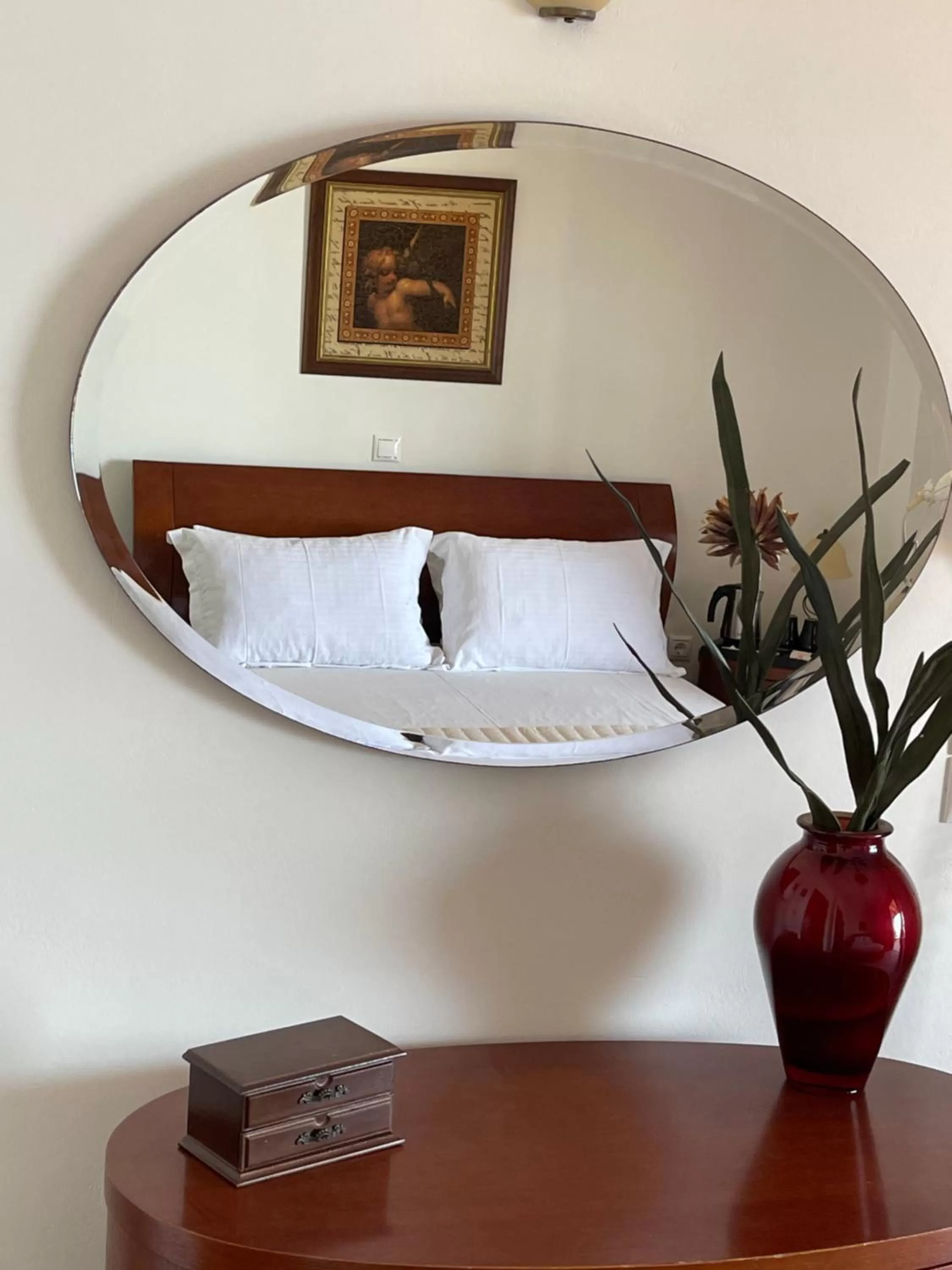 Bedroom, Bed in Sofotel